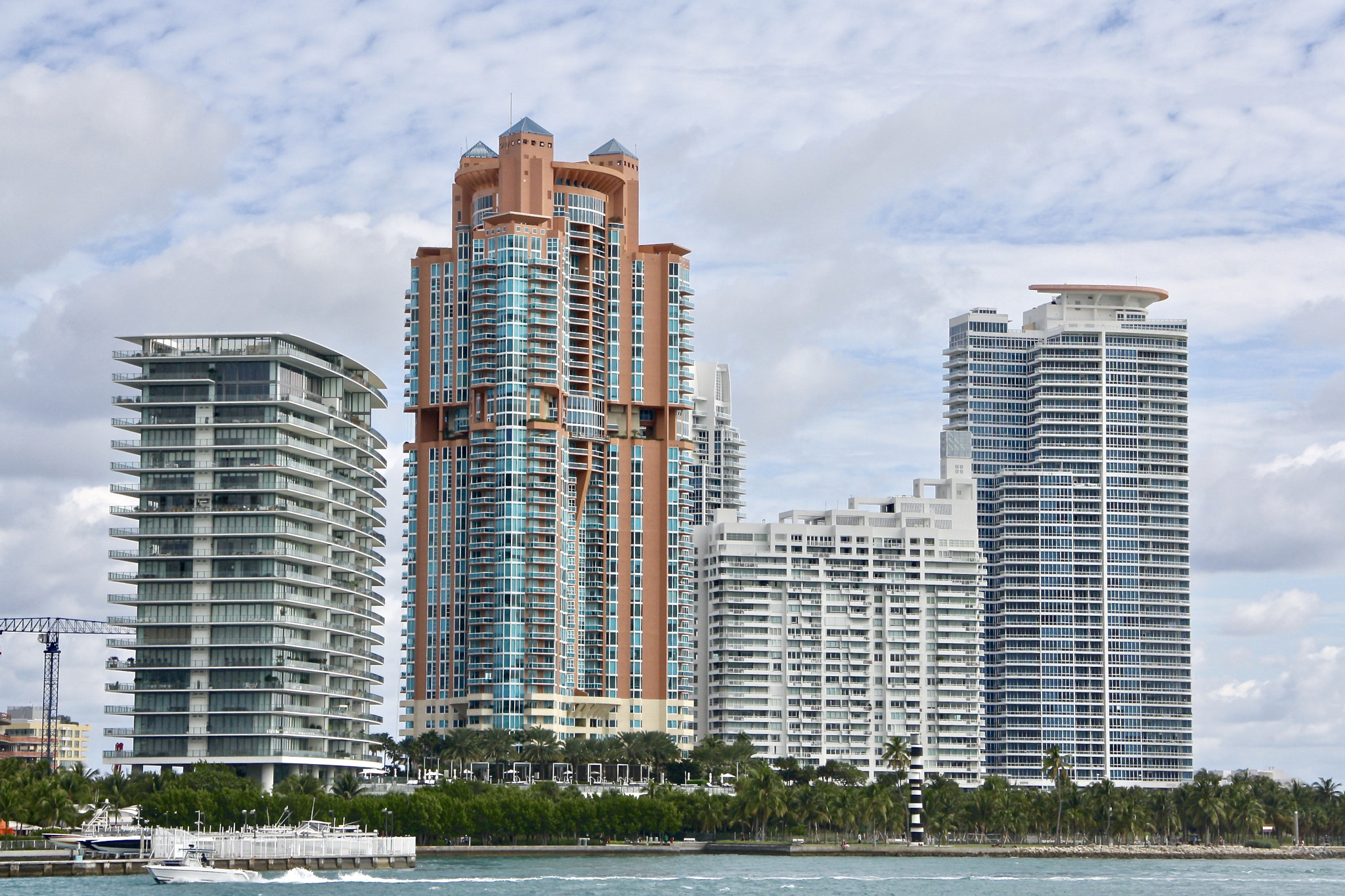 Canon EOS 1000D (EOS Digital Rebel XS / EOS Kiss F) sample photo. Skyline photography