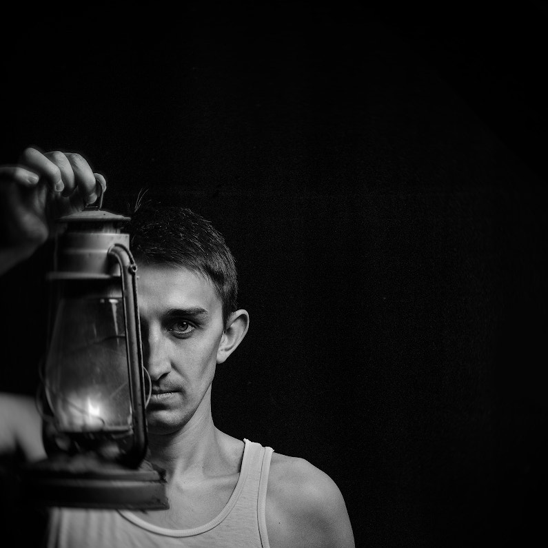Nikon D7000 + Nikon AF Nikkor 85mm F1.8D sample photo. Kerosene lamp photography