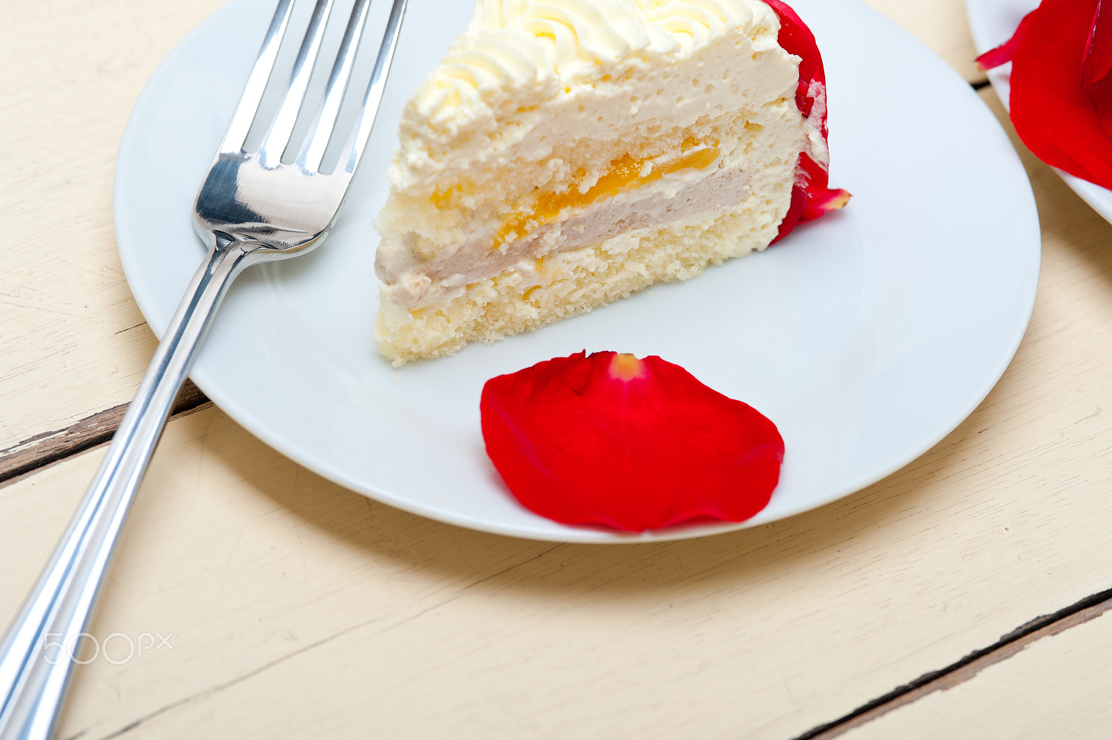 Nikon D700 + AF Micro-Nikkor 105mm f/2.8 sample photo. Whipped cream mango cake photography