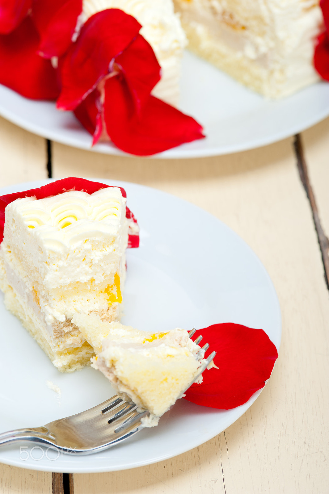 Nikon D700 + AF Micro-Nikkor 105mm f/2.8 sample photo. Whipped cream mango cake photography