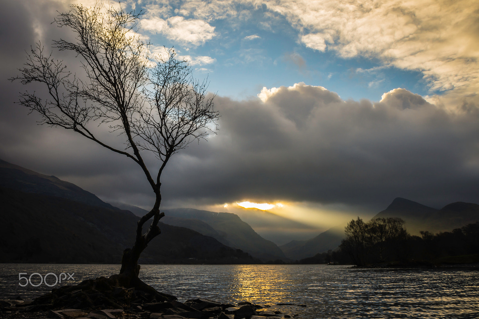 Sony DT 18-70mm F3.5-5.6 sample photo. Llyn padarn sunshaft photography