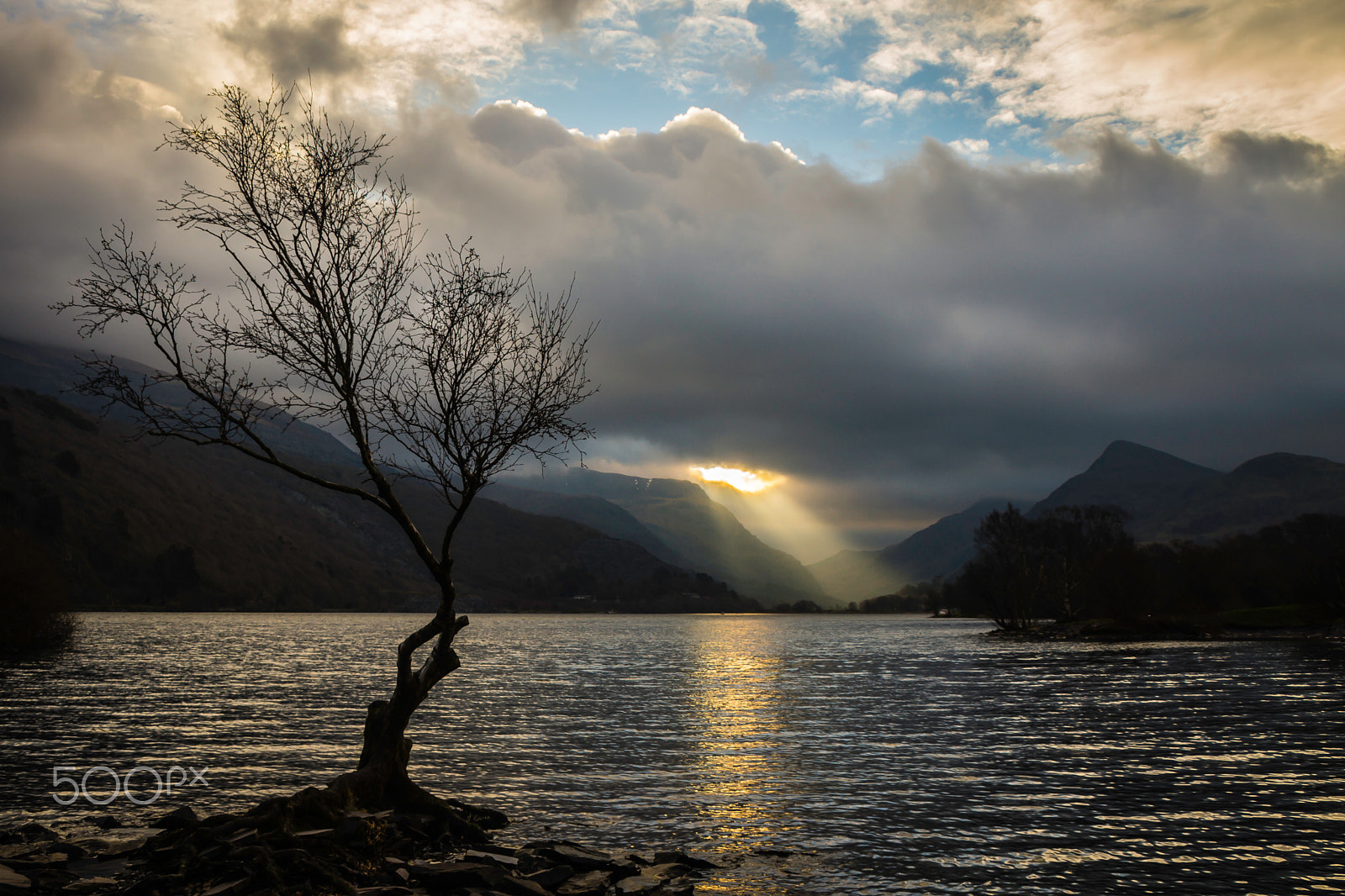 Sony DT 18-70mm F3.5-5.6 sample photo. Llyn padarn sunrays photography