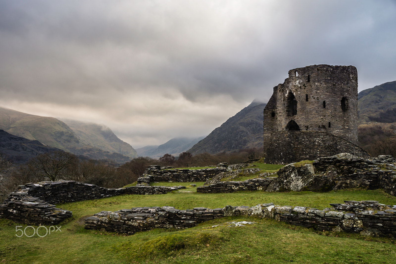 Sony DT 18-70mm F3.5-5.6 sample photo. Dolbadarn castle photography
