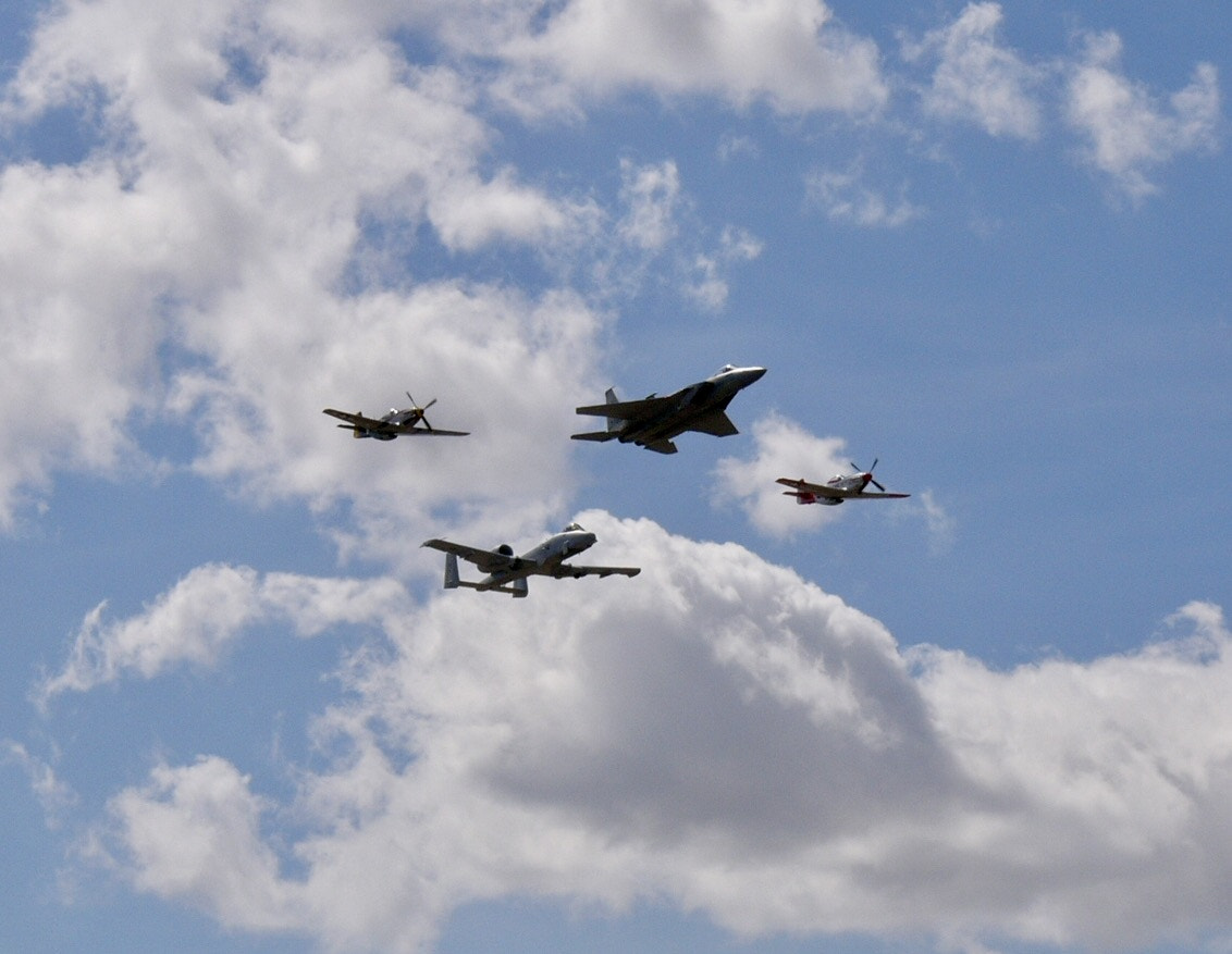 Panasonic DMC-FZ10 sample photo. Air show in formation photography