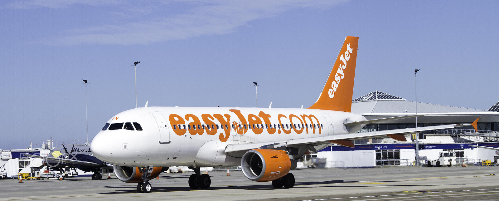 Canon EOS 7D + Tamron AF 28-300mm F3.5-6.3 XR Di LD Aspherical (IF) Macro sample photo. Easyjet - daily route to uk photography