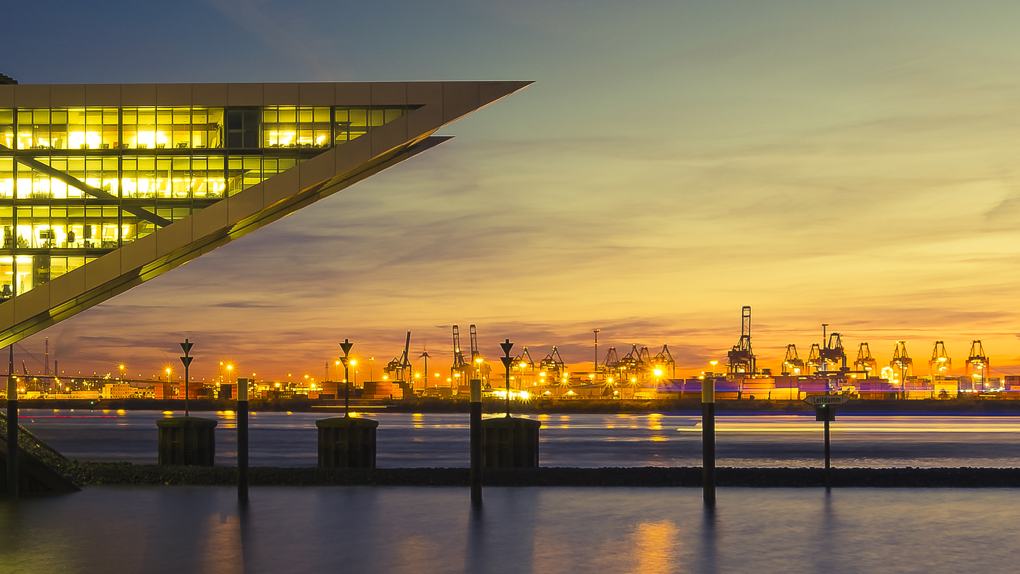 Fujifilm X-Pro1 sample photo. Dockland meets harbor (color) photography