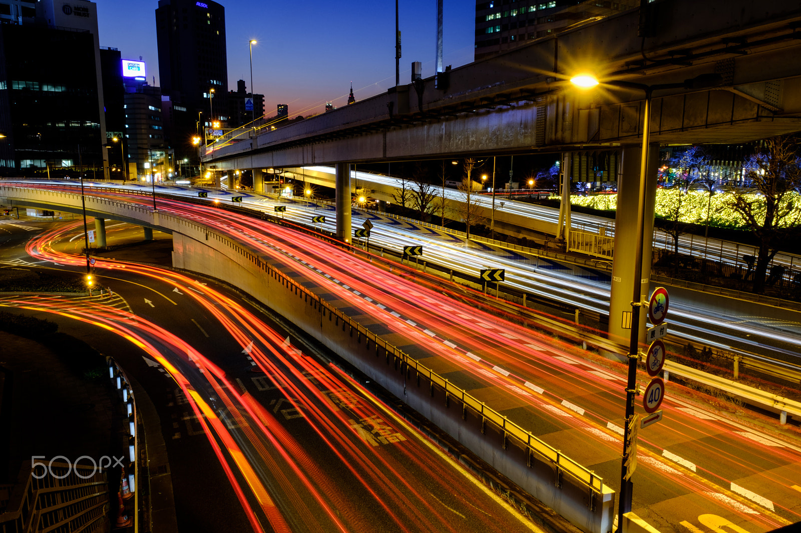 Fujifilm X-Pro2 + Fujifilm XF 16-55mm F2.8 R LM WR sample photo. Lights in the twilight photography