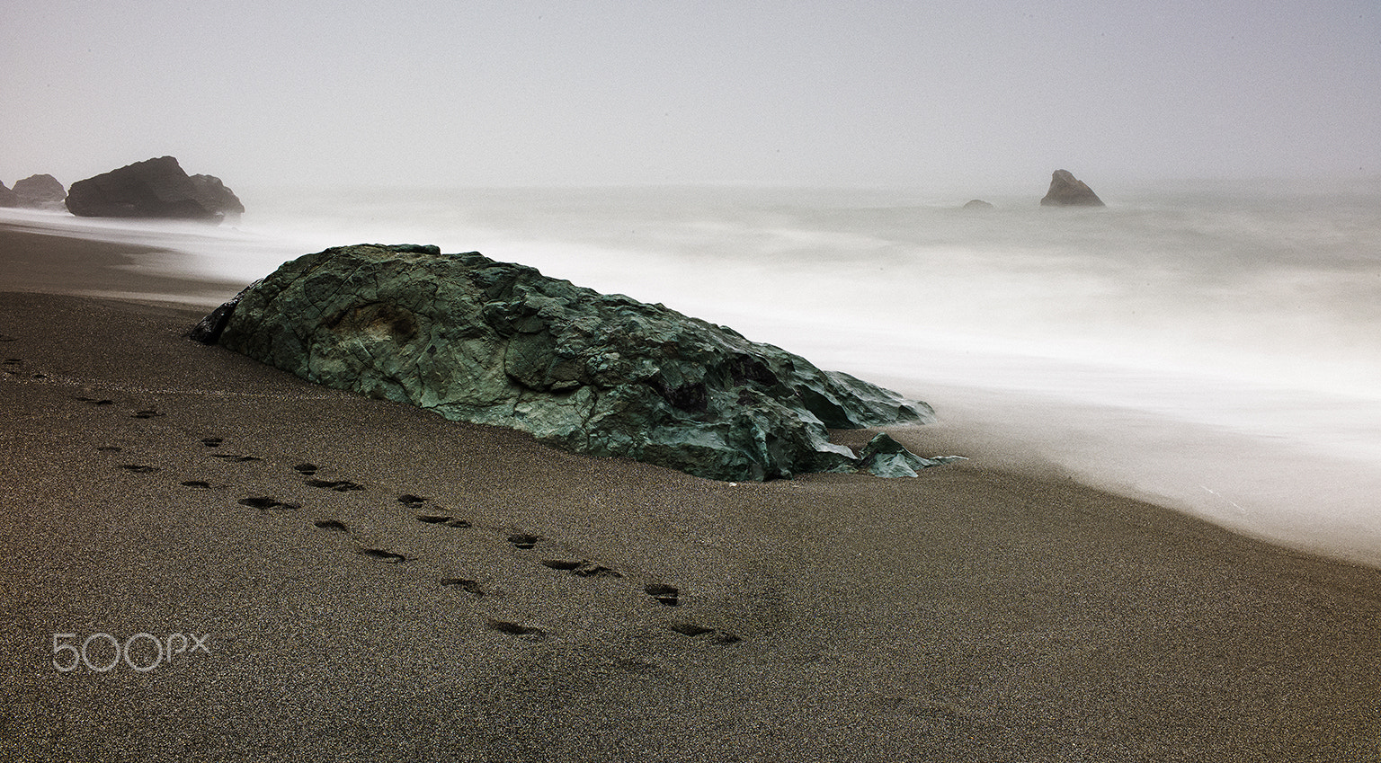 Leica M9 + Leica Summicron-M 35mm F2 ASPH sample photo. The footprint photography
