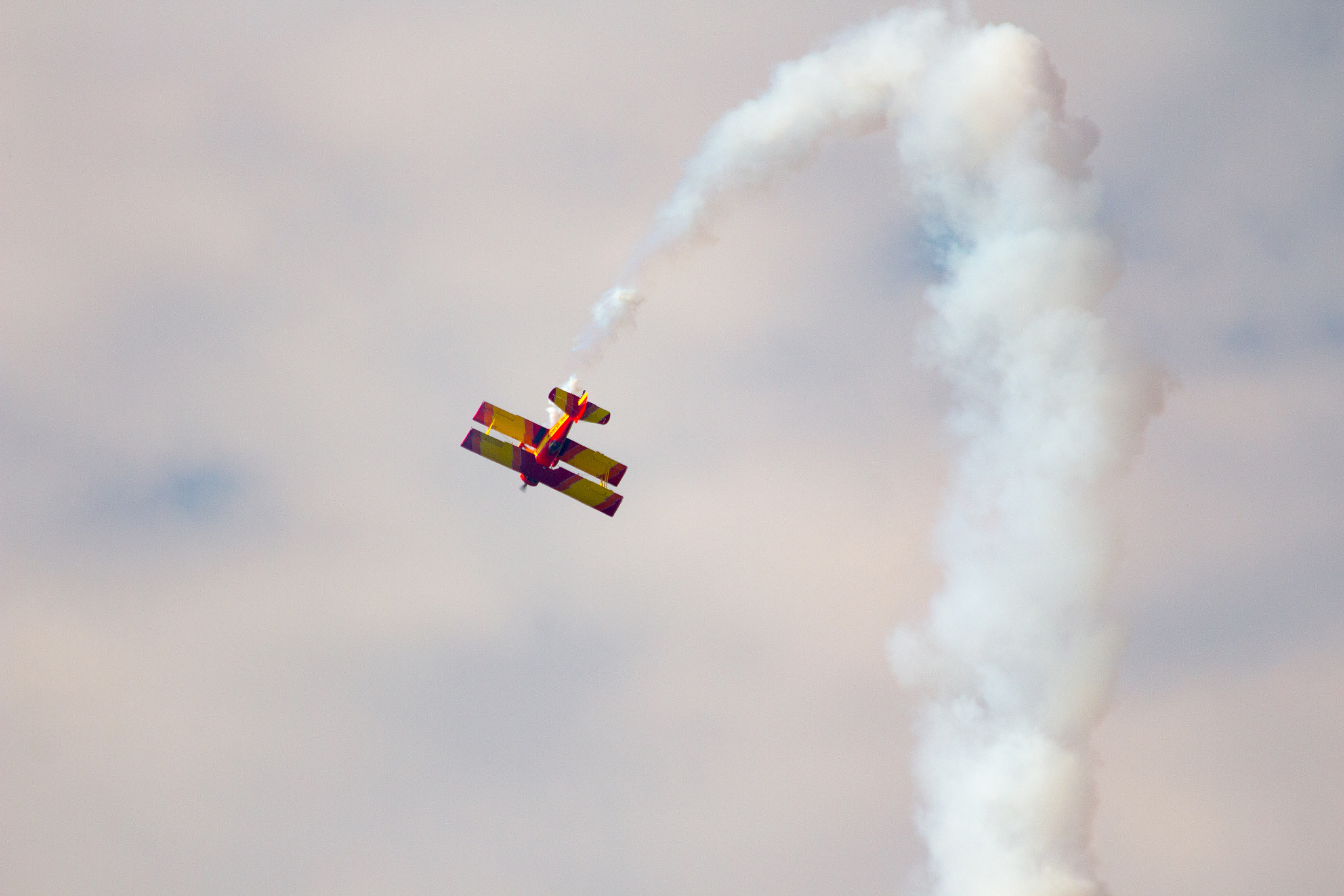 Canon EOS 650D (EOS Rebel T4i / EOS Kiss X6i) sample photo. Gene soucy does a loop. photography