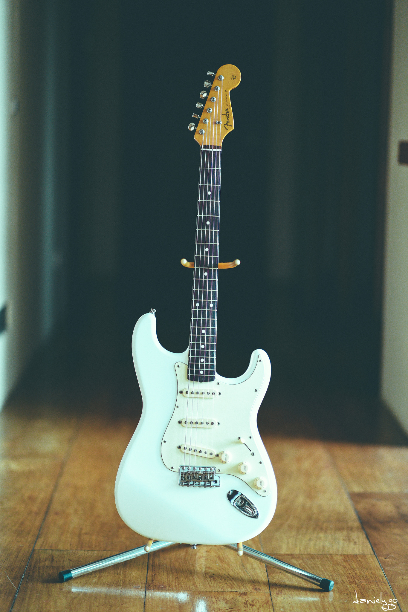 Nikon D810 + Nikon AF-S Nikkor 85mm F1.4G sample photo. Fender japan premium vintage 62ri stratocaster photography