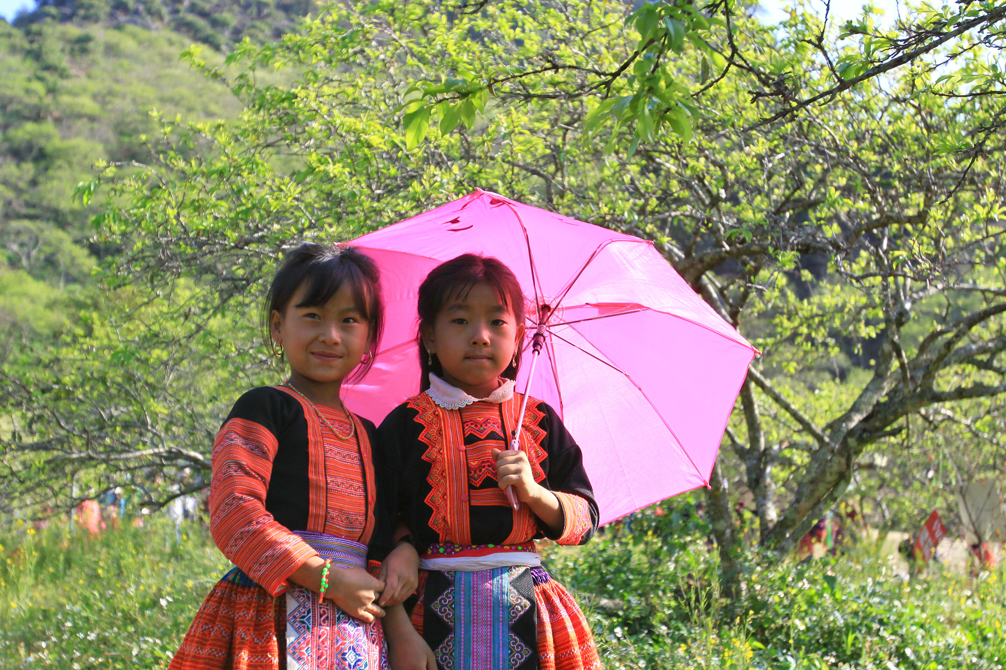 Canon EOS 50D + Canon EF 16-35mm F2.8L USM sample photo. H:mong child photography