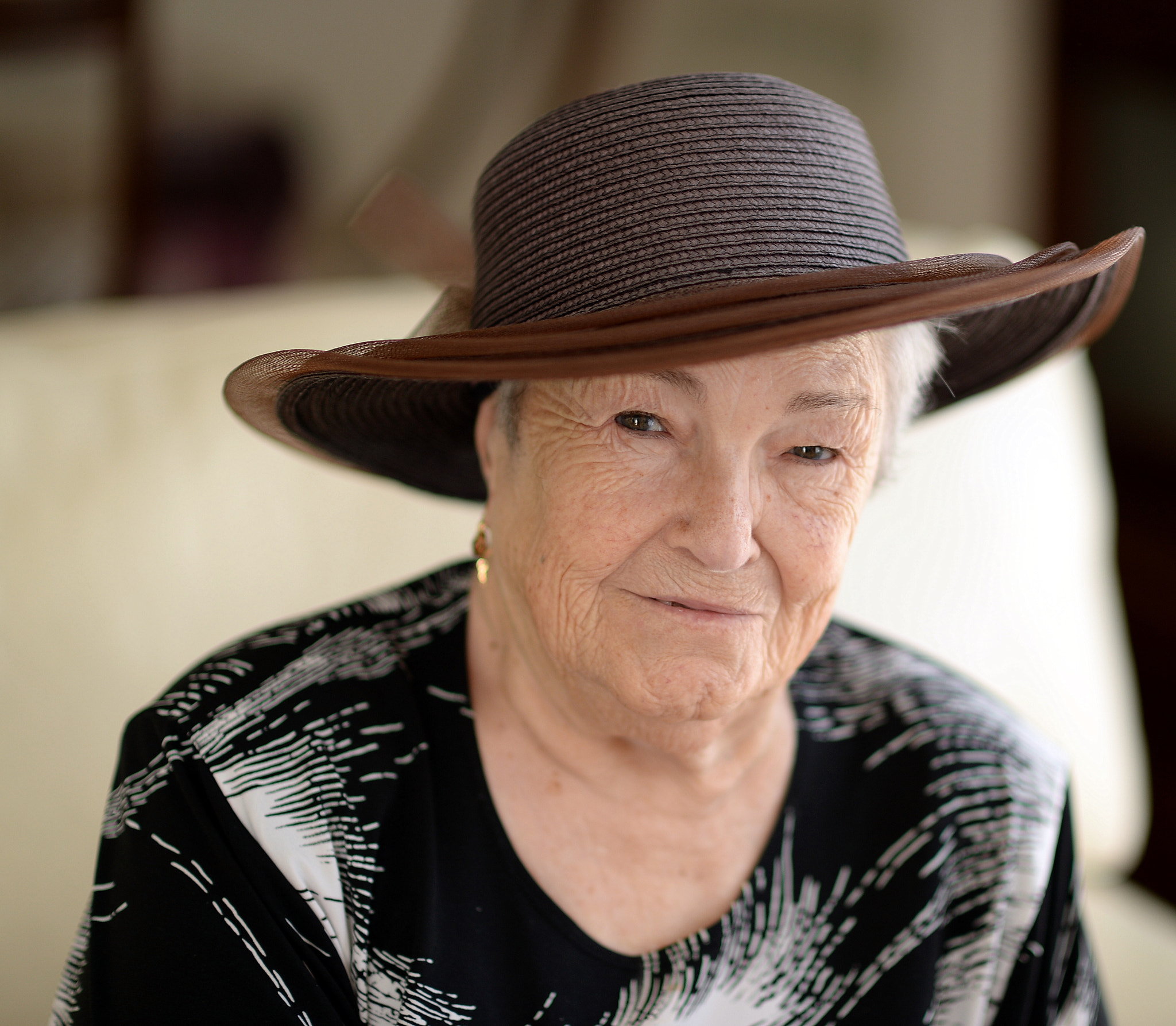 Nikon Df + Nikon AF-S Nikkor 85mm F1.4G sample photo. Mujer con sombrero photography