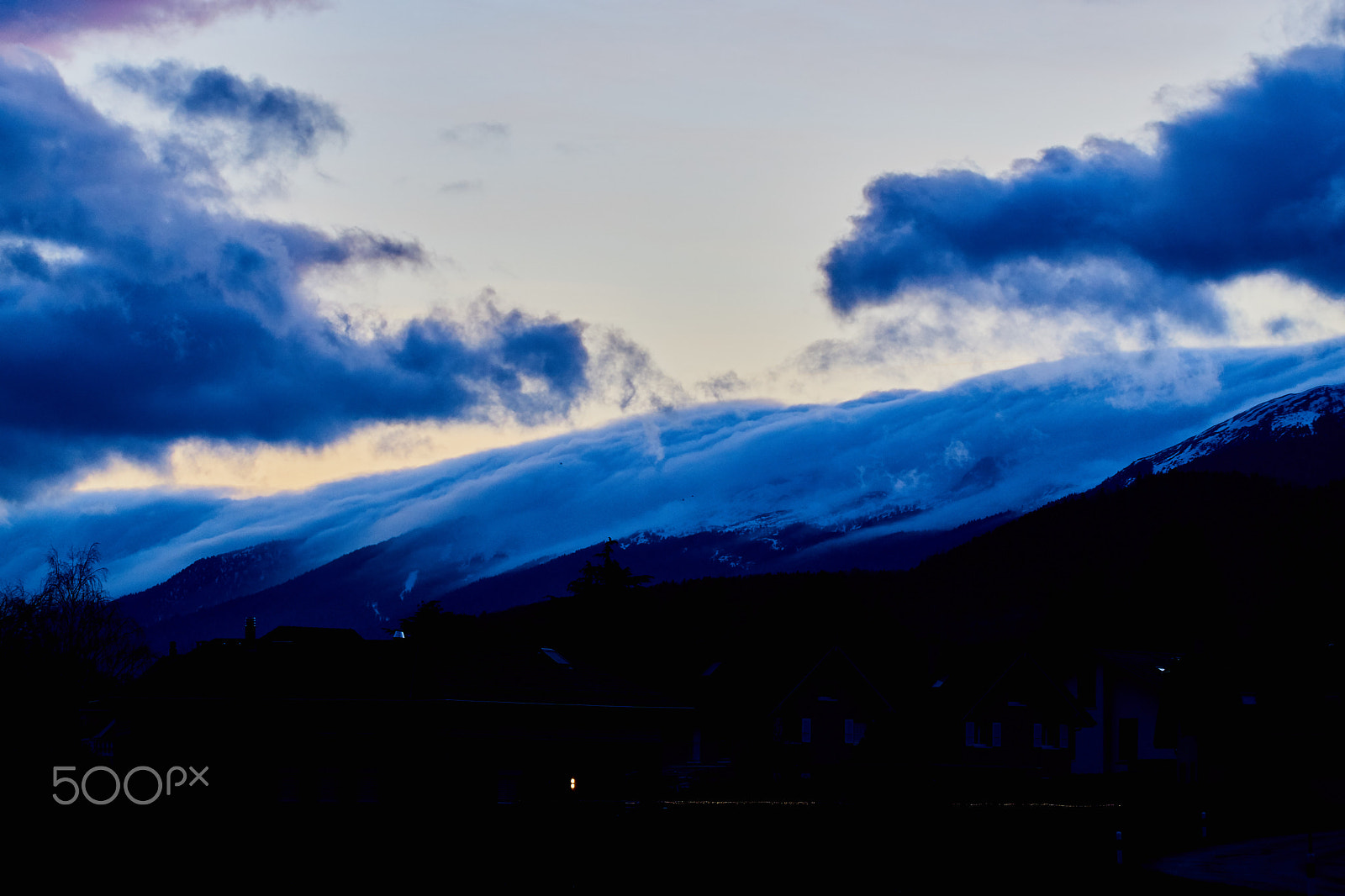 Sony ILCA-77M2 + Minolta AF 300mm F2.8 HS-APO G sample photo. Sunset clouds one photography