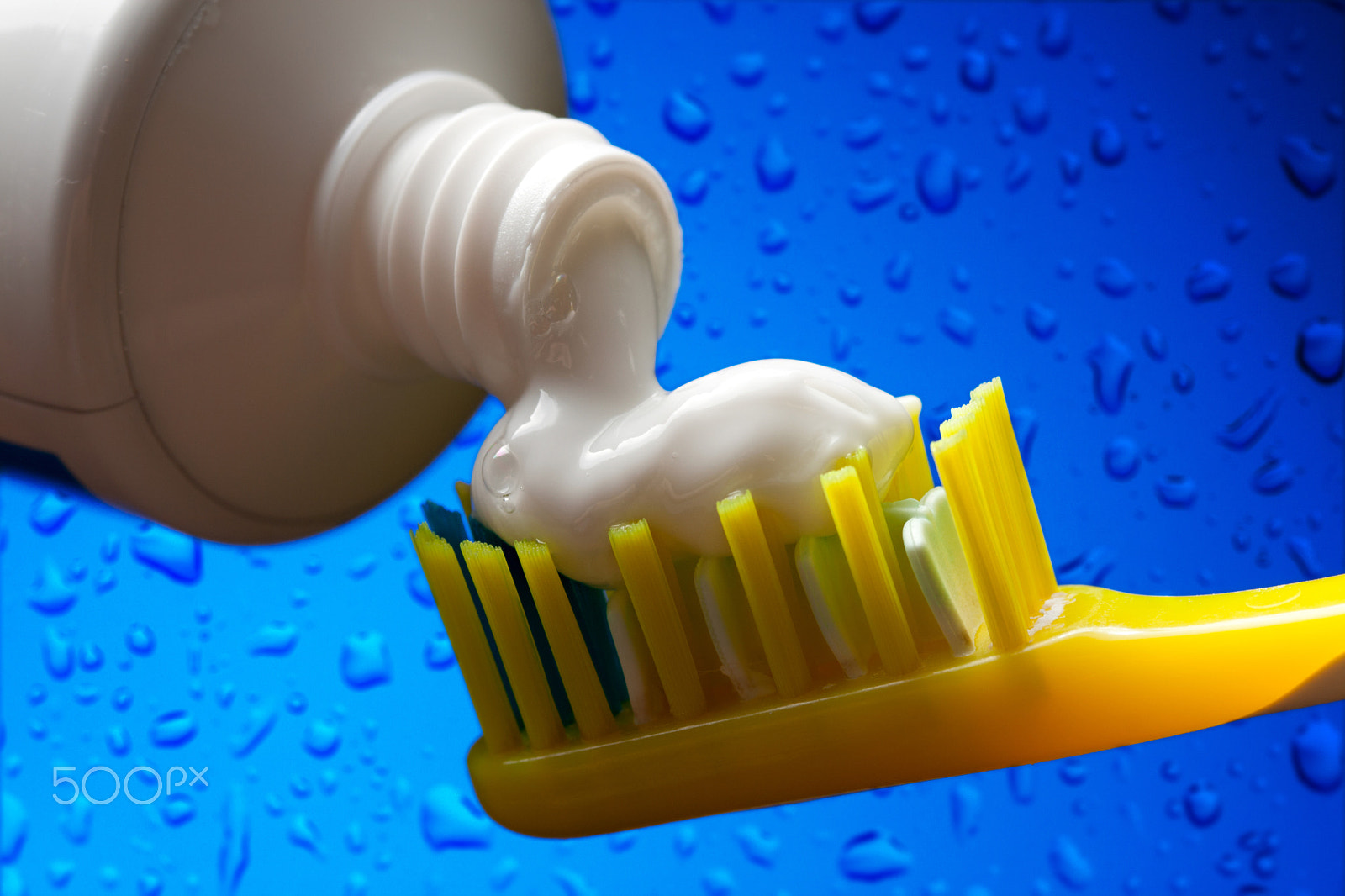 Canon EF-S 60mm F2.8 Macro USM sample photo. Toothbrush and toothpaste photography