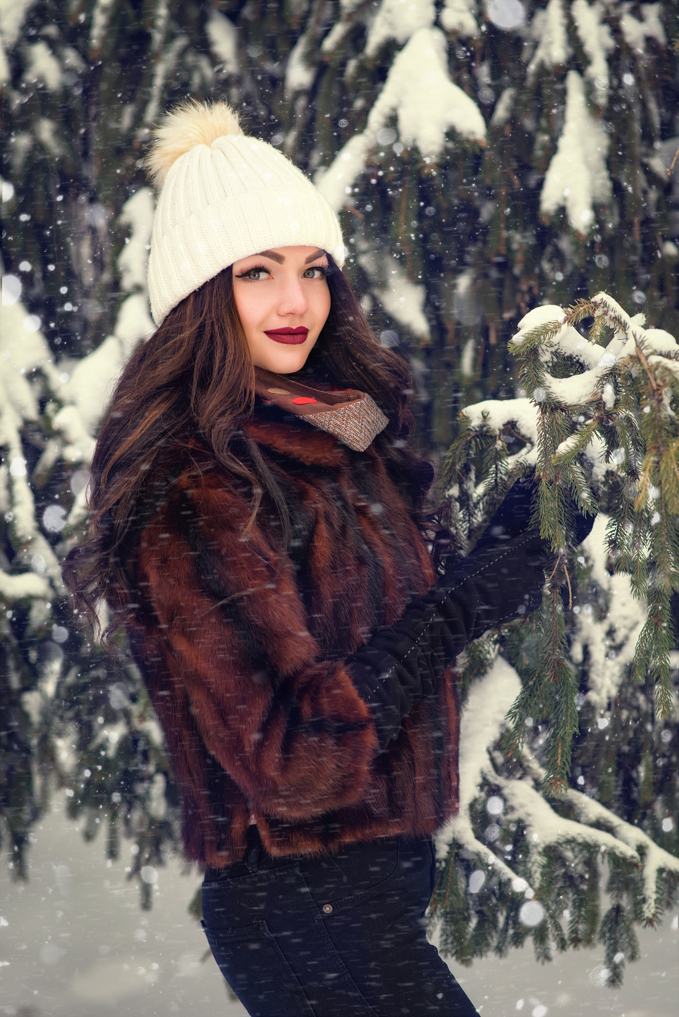 Nikon D810 sample photo. Portrait of young beautiful woman in winter park photography