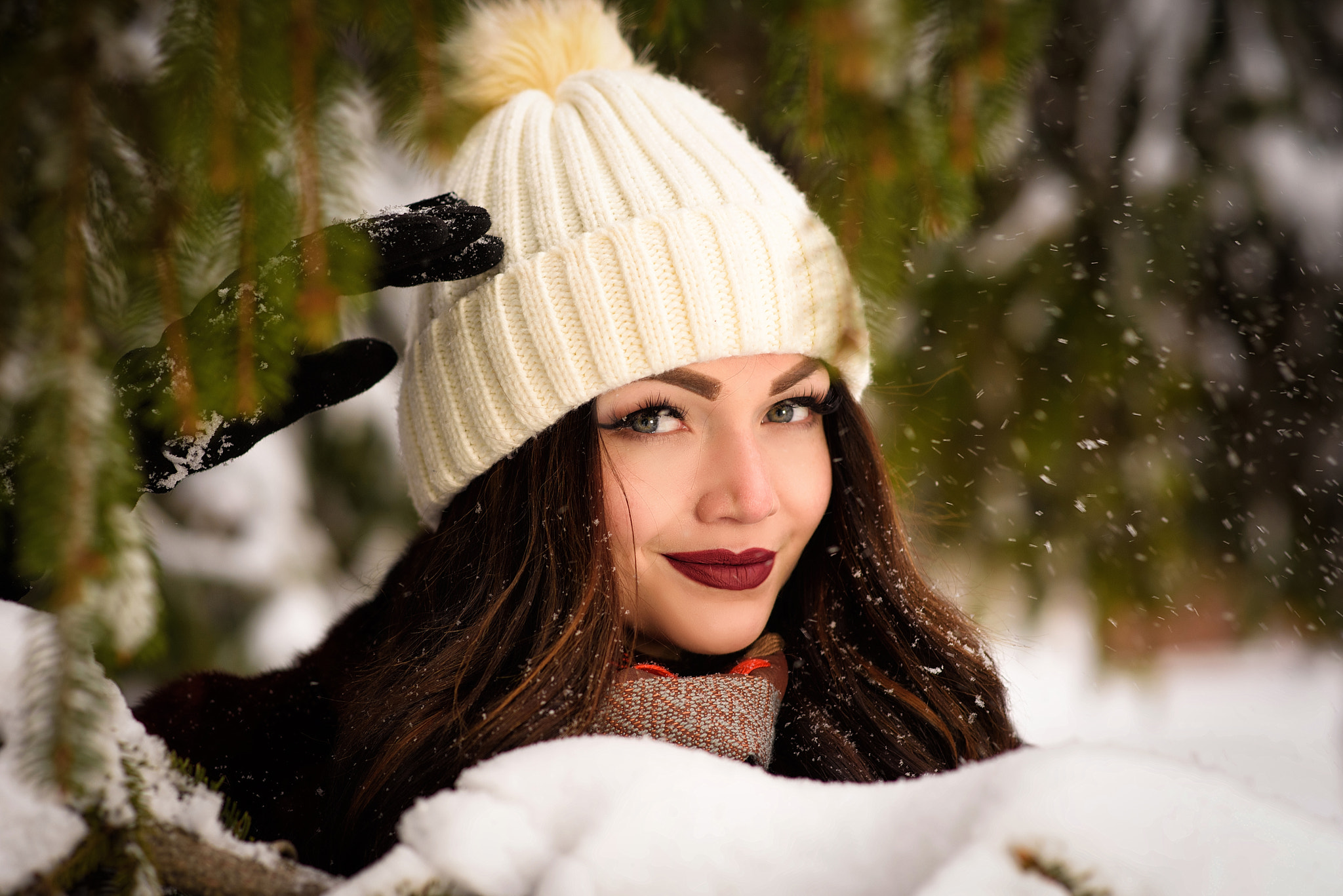Nikon D810 sample photo. Closeup portrait of young beautiful woman in winter park photography