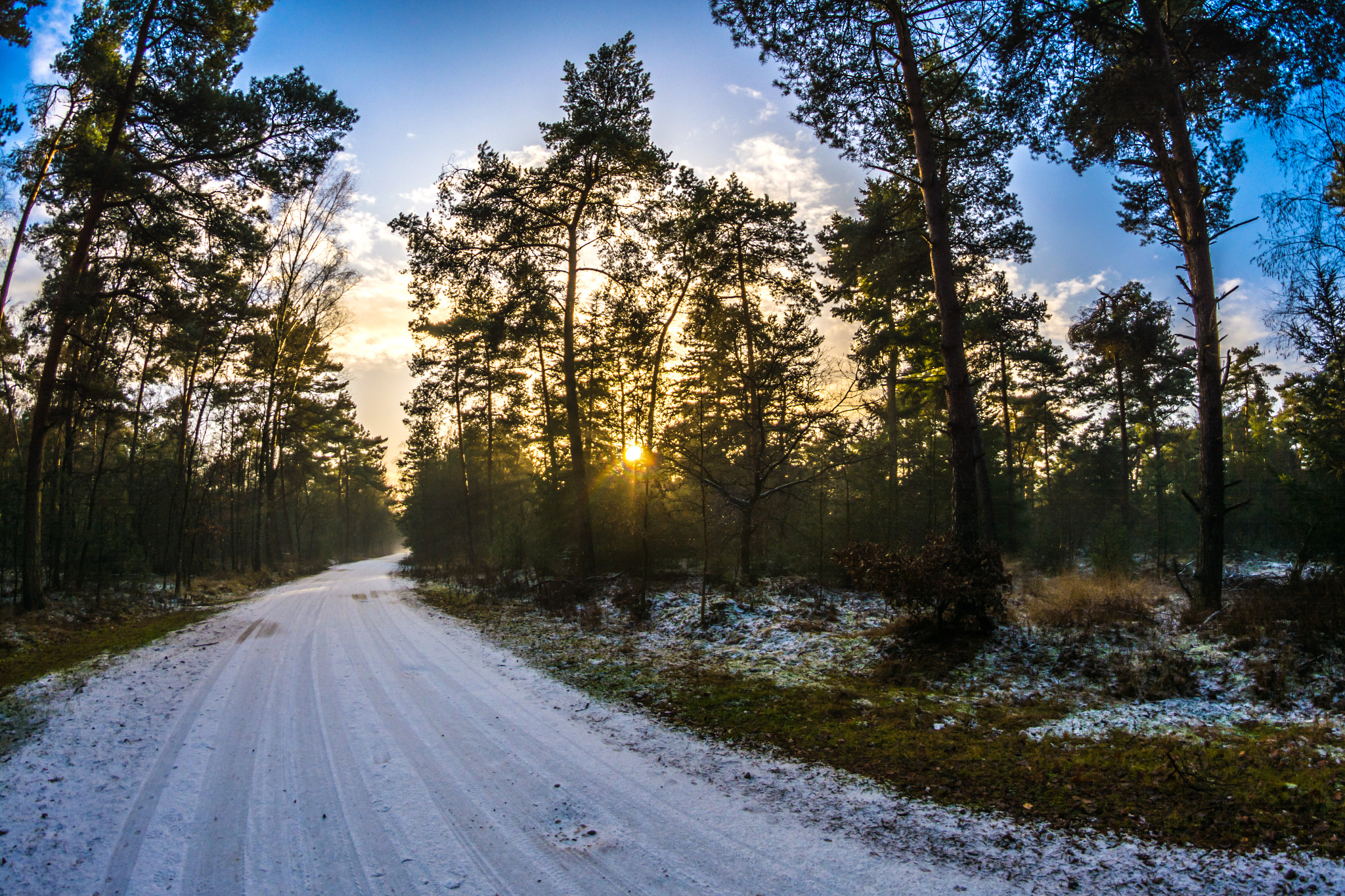 Nikon D5200 + Samyang 8mm F3.5 Aspherical IF MC Fisheye sample photo. The way to the sunset photography