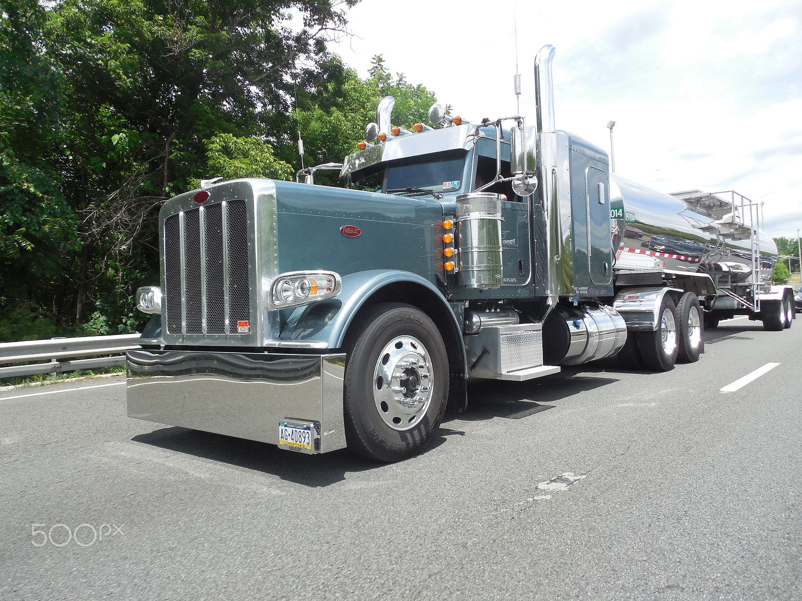 Nikon Coolpix L610 sample photo. Truck photography