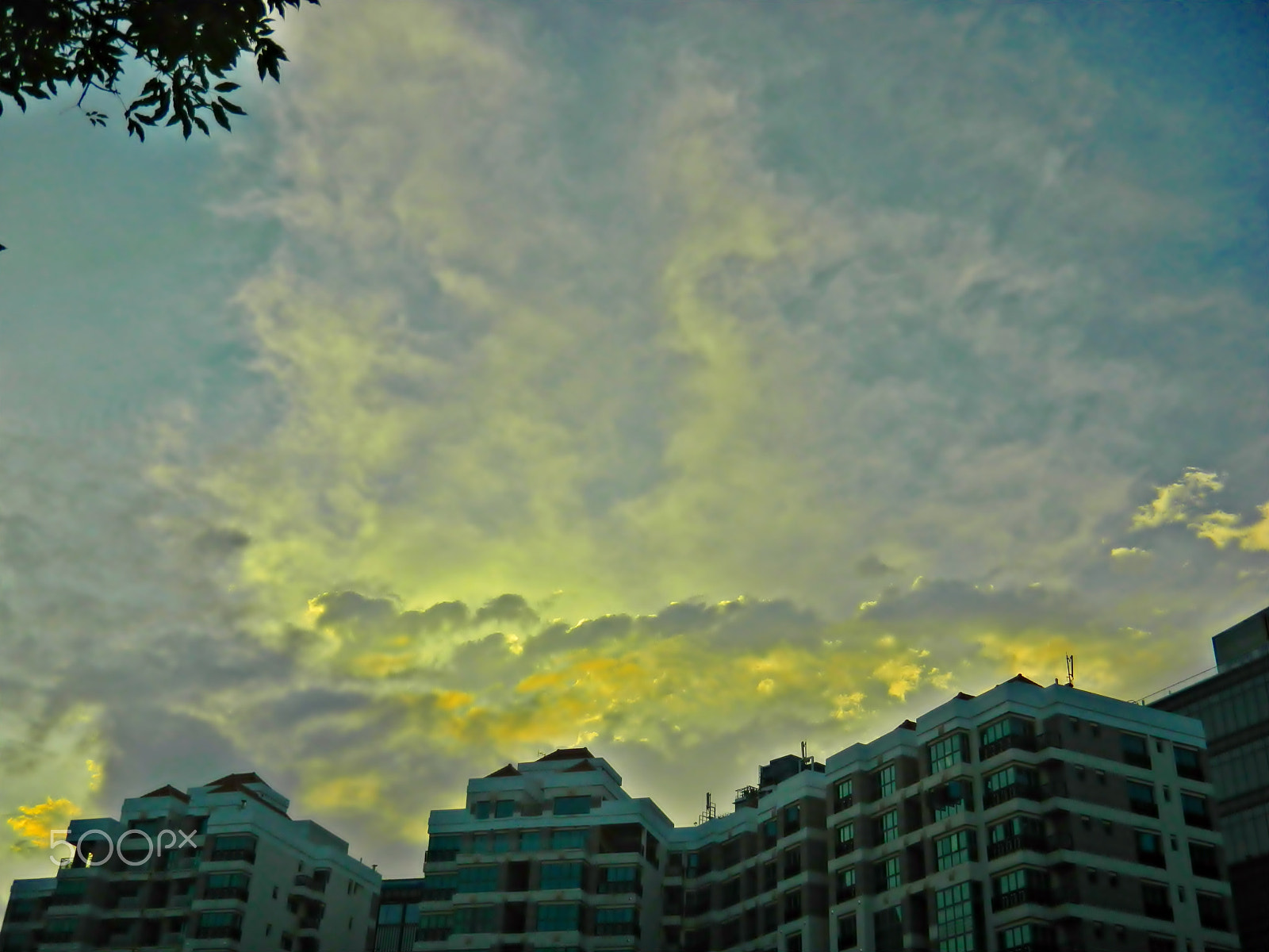 Nikon Coolpix S1200pj sample photo. Strange cloud and sky photography