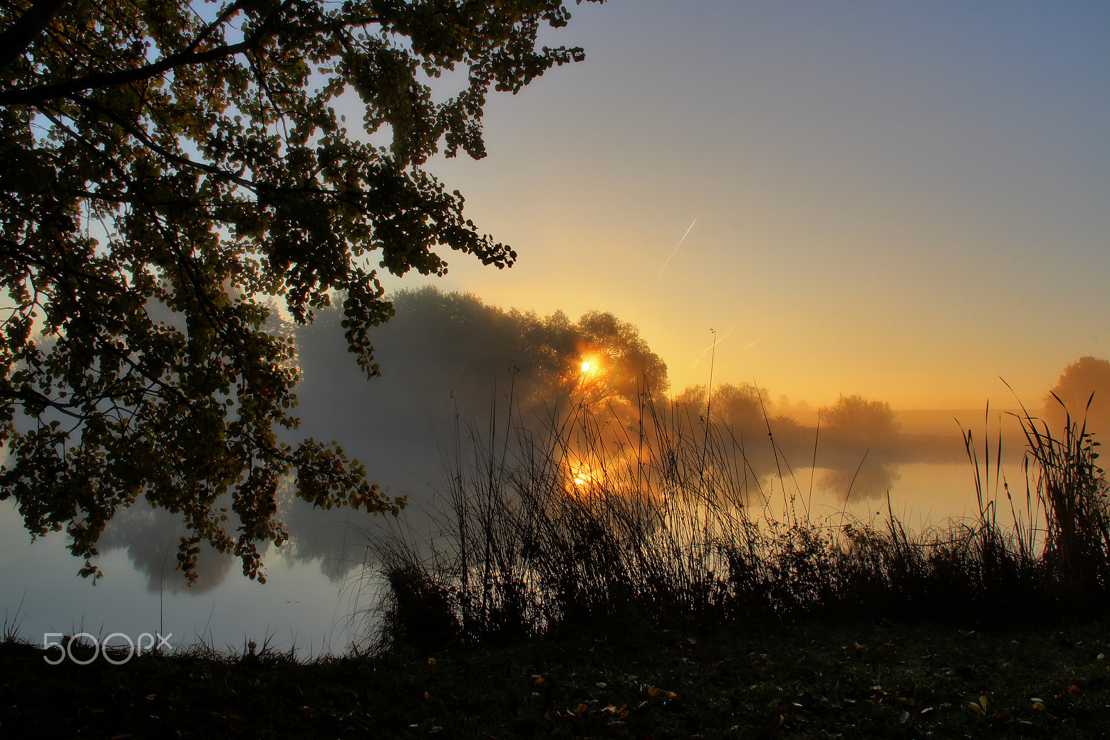 Canon EF-S 18-200mm F3.5-5.6 IS sample photo. Autumn sunrise photography
