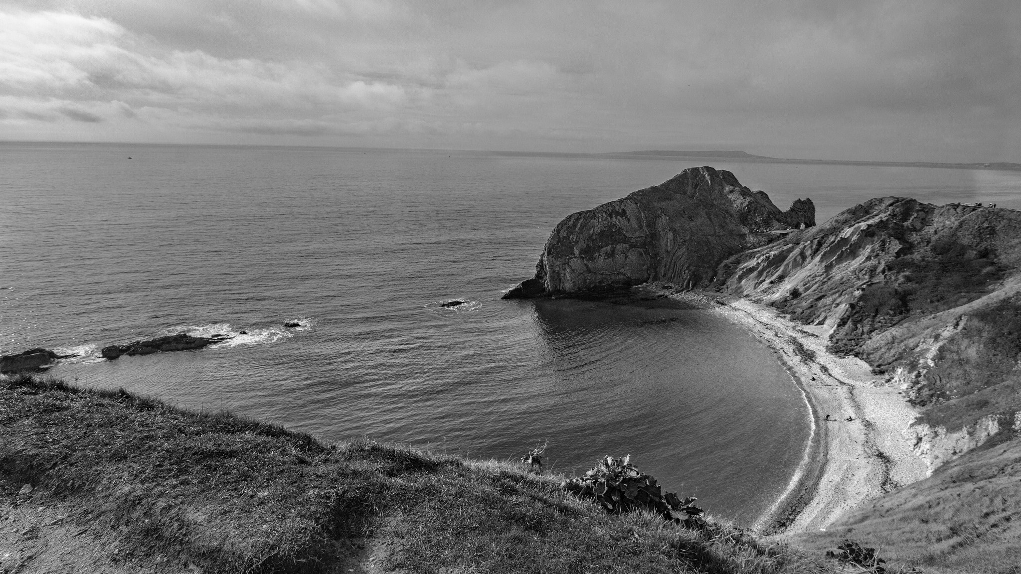 Canon EOS 750D (EOS Rebel T6i / EOS Kiss X8i) sample photo. Durdle door cove bw photography