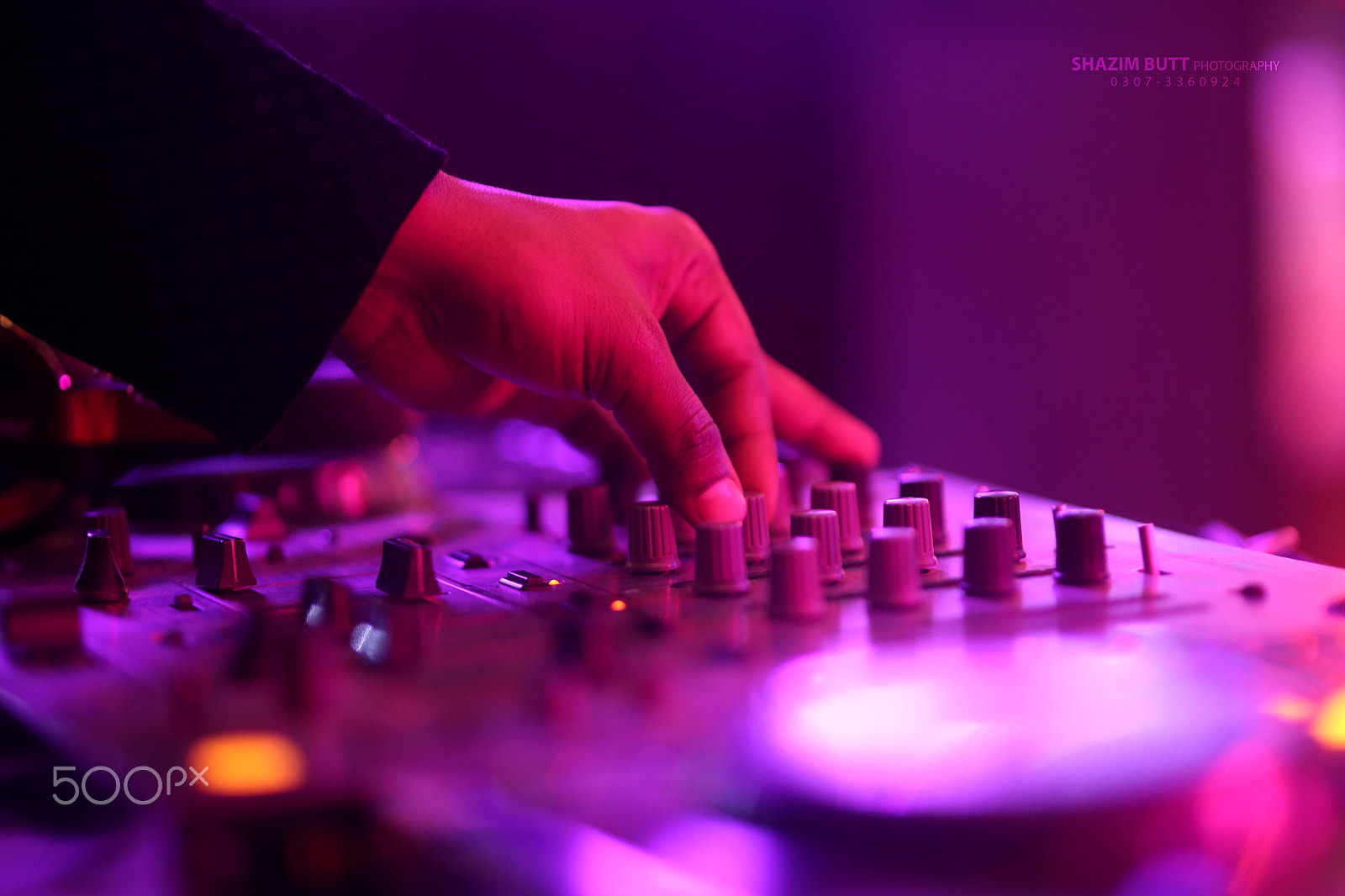 Sigma 85mm F1.4 EX DG HSM sample photo. Music photography