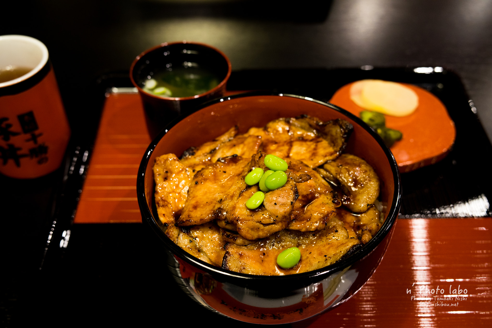 Sony a7R + E 35mm F2 sample photo. 豚飼い屋 十勝の豚丼 photography