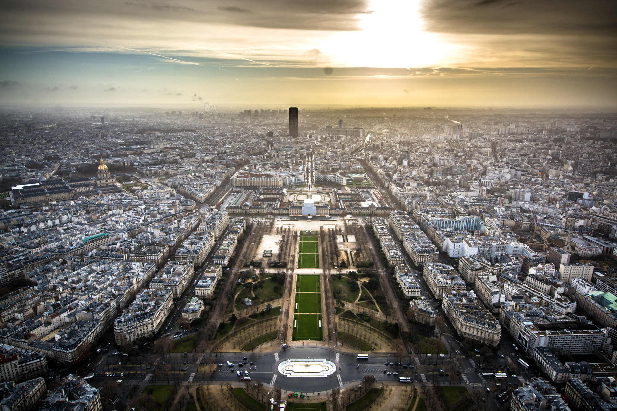 Nikon AF-S Nikkor 14-24mm F2.8G ED sample photo. The symmetric city photography