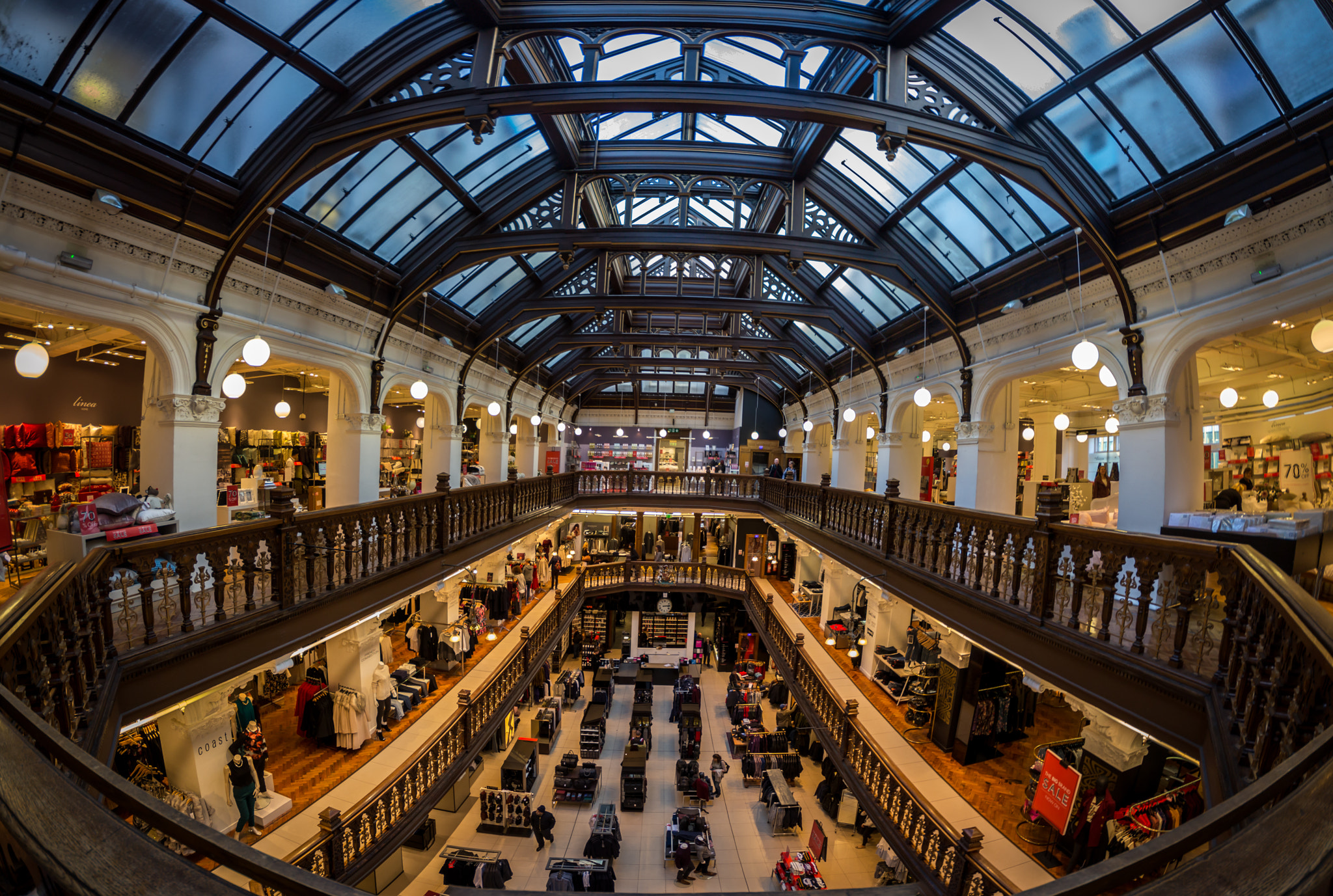 Canon EOS 700D (EOS Rebel T5i / EOS Kiss X7i) + Sigma 10-20mm F4-5.6 EX DC HSM sample photo. Shopping edinburgh photography