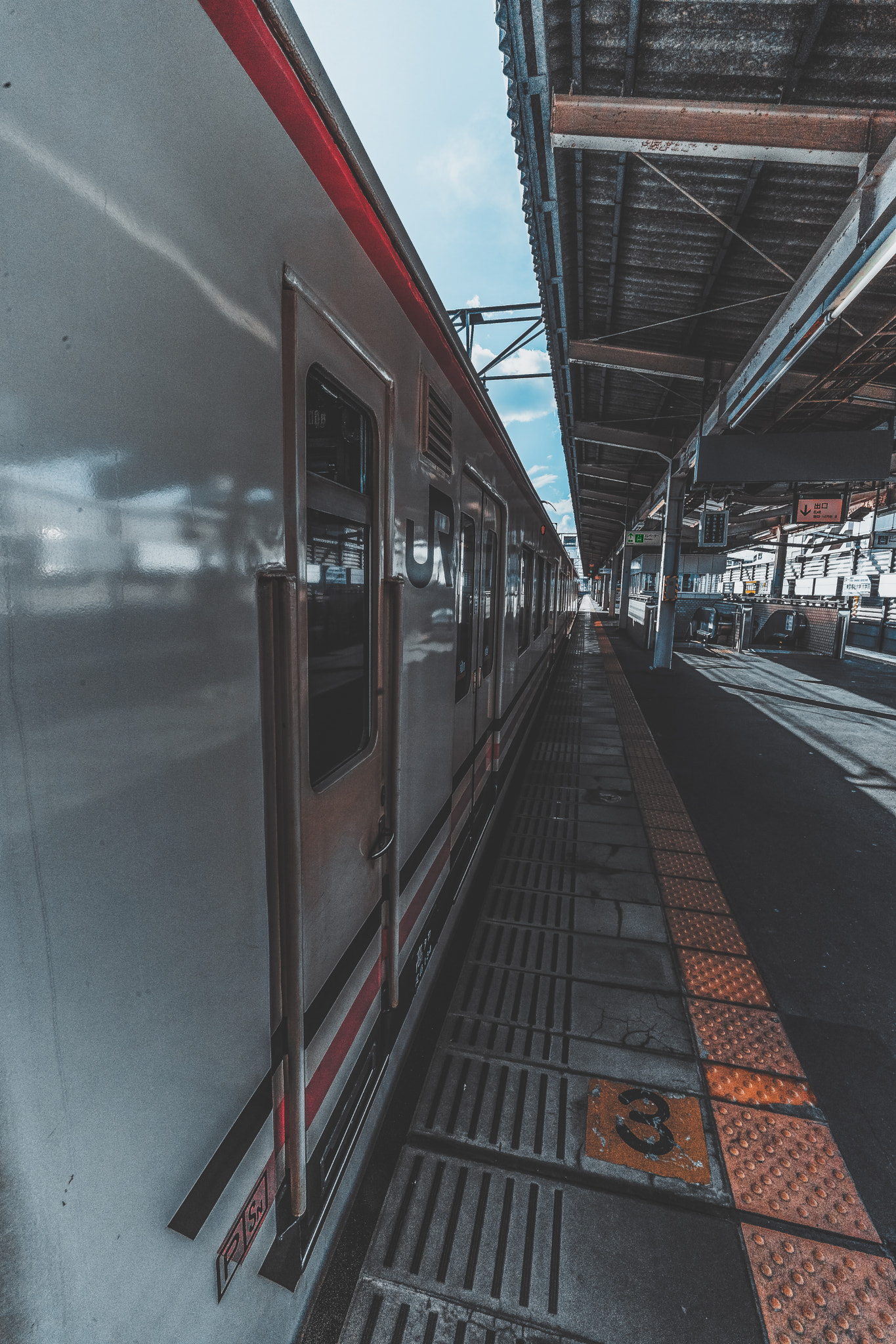 Voigtlander SUPER WIDE-HELIAR 15mm F4.5 III sample photo. Nobody platform(re) photography