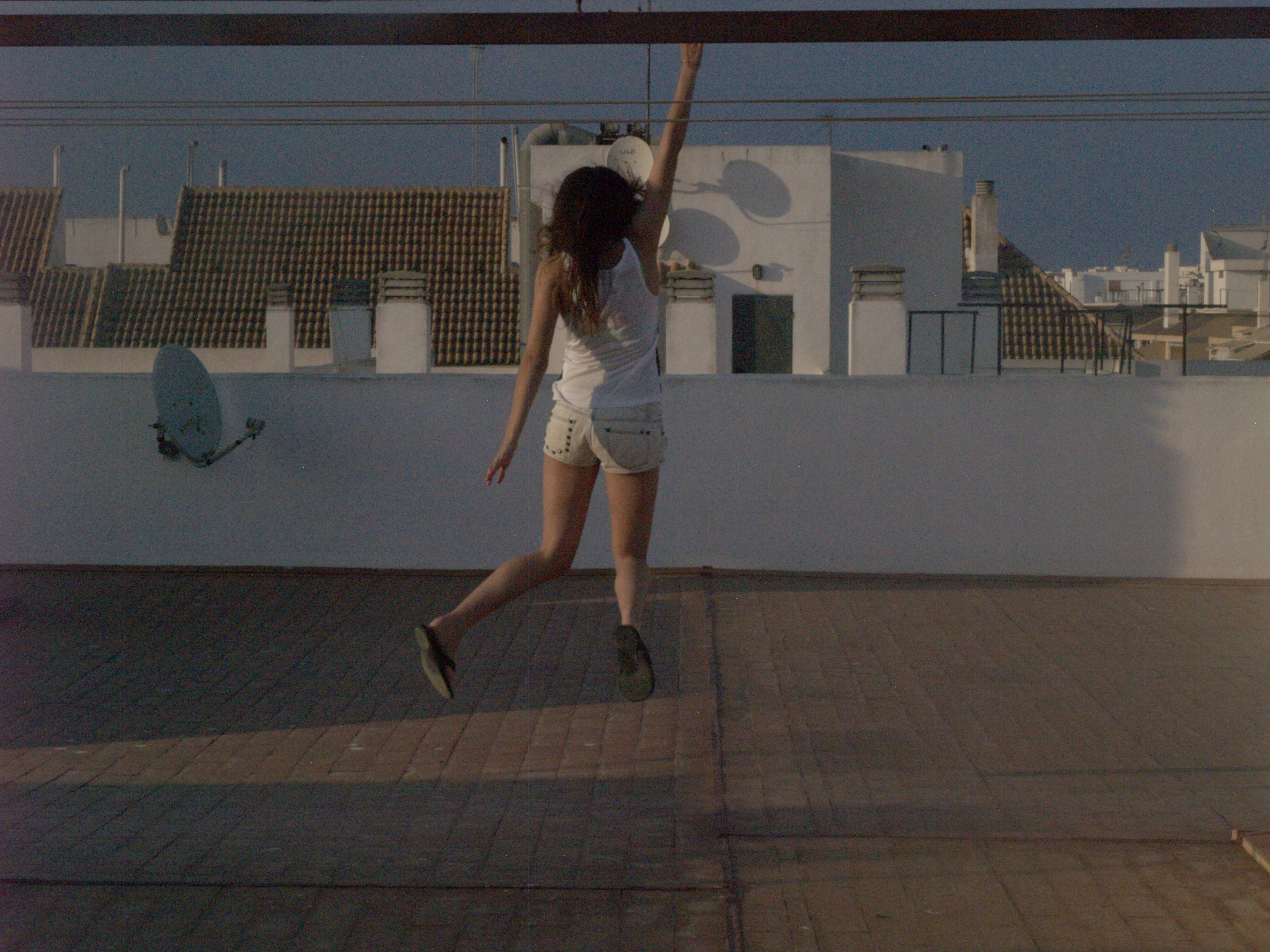 Olympus E-400 (EVOLT E-400) sample photo. Jump. photography