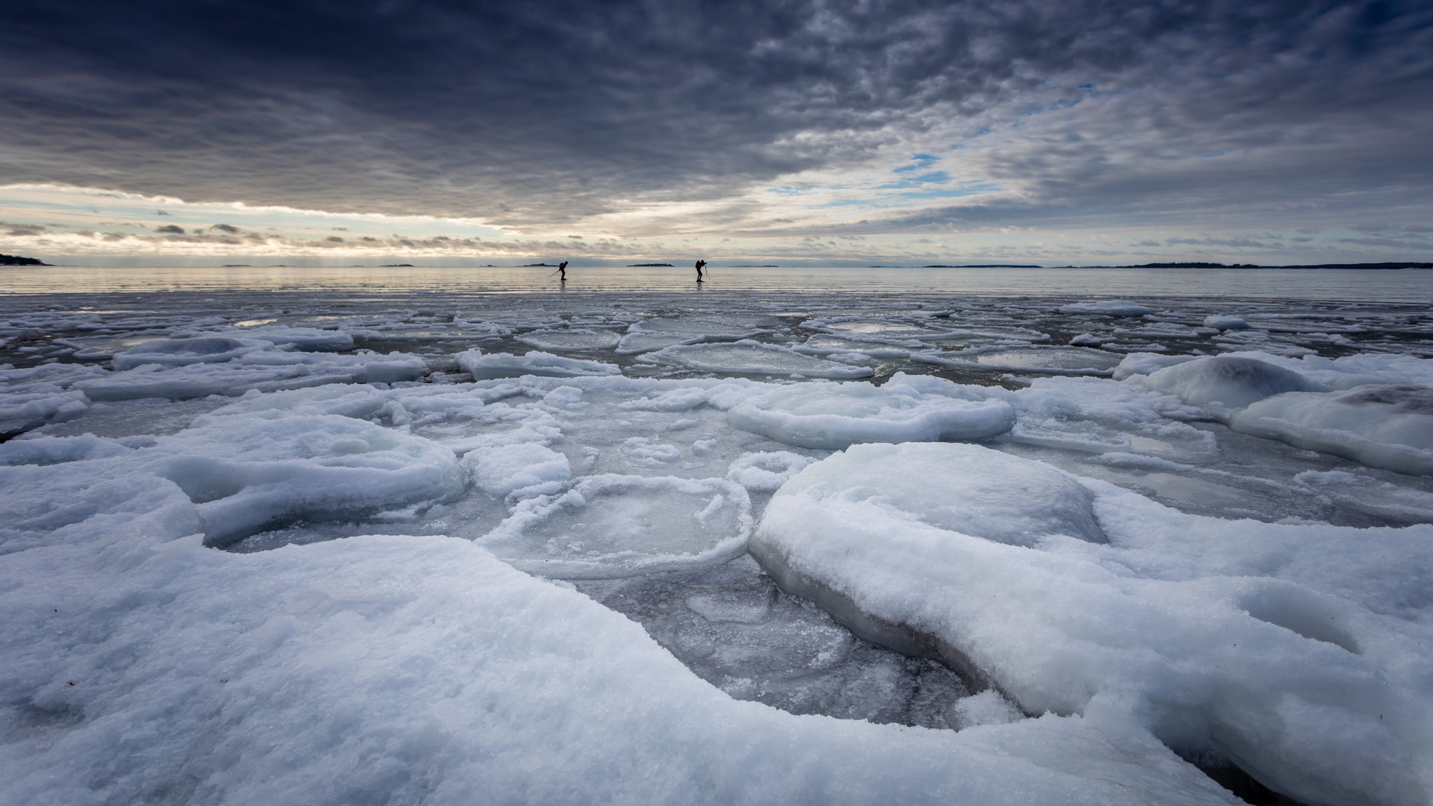 Canon EOS 5D Mark IV sample photo. Skating on thin ice photography