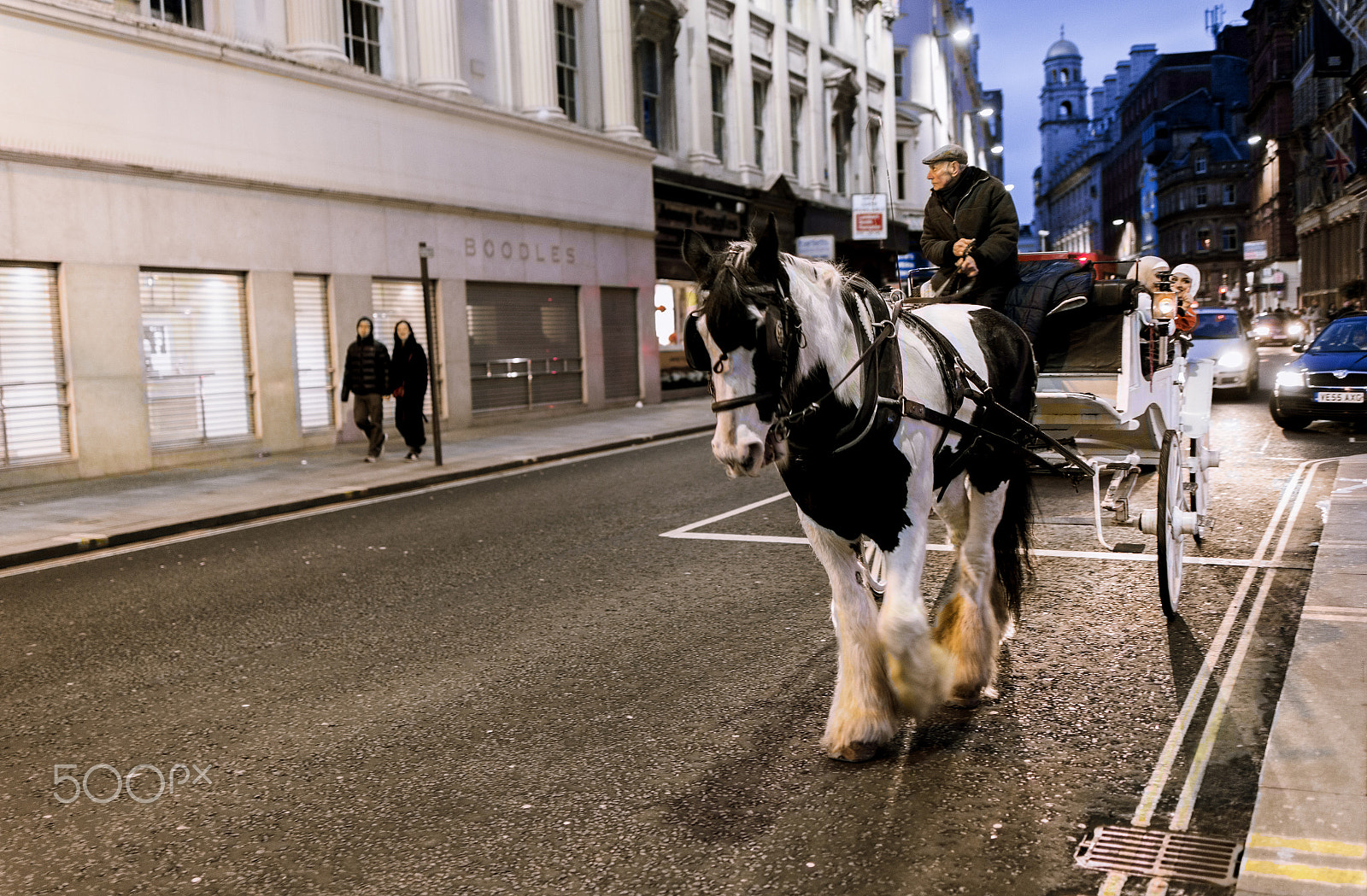 Canon EOS 6D + Tamron SP 35mm F1.8 Di VC USD sample photo. Tourist carriage in liverpool city centre photography