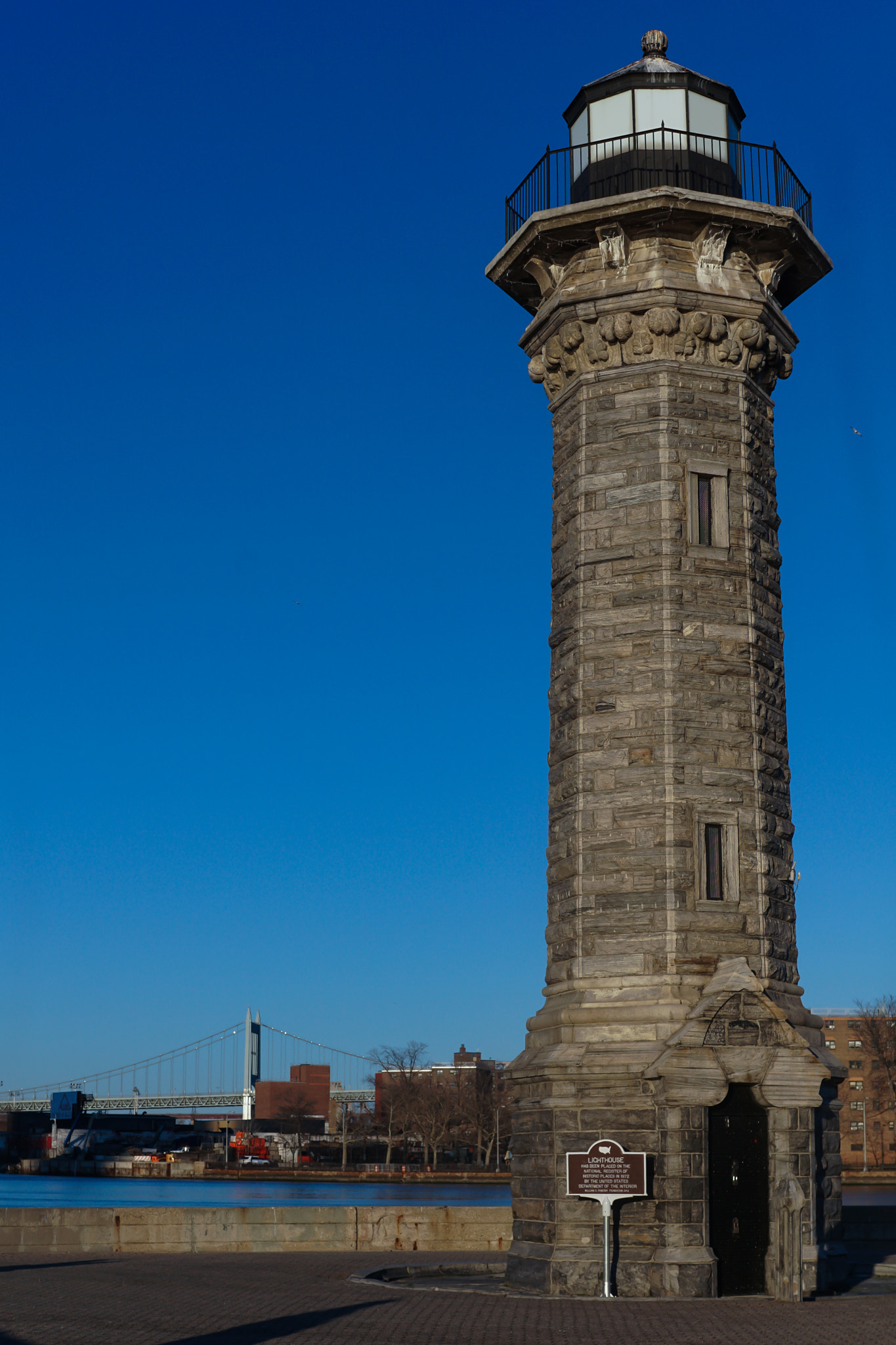 Sony ILCA-77M2 sample photo. Lighthouse on roosevelt island photography