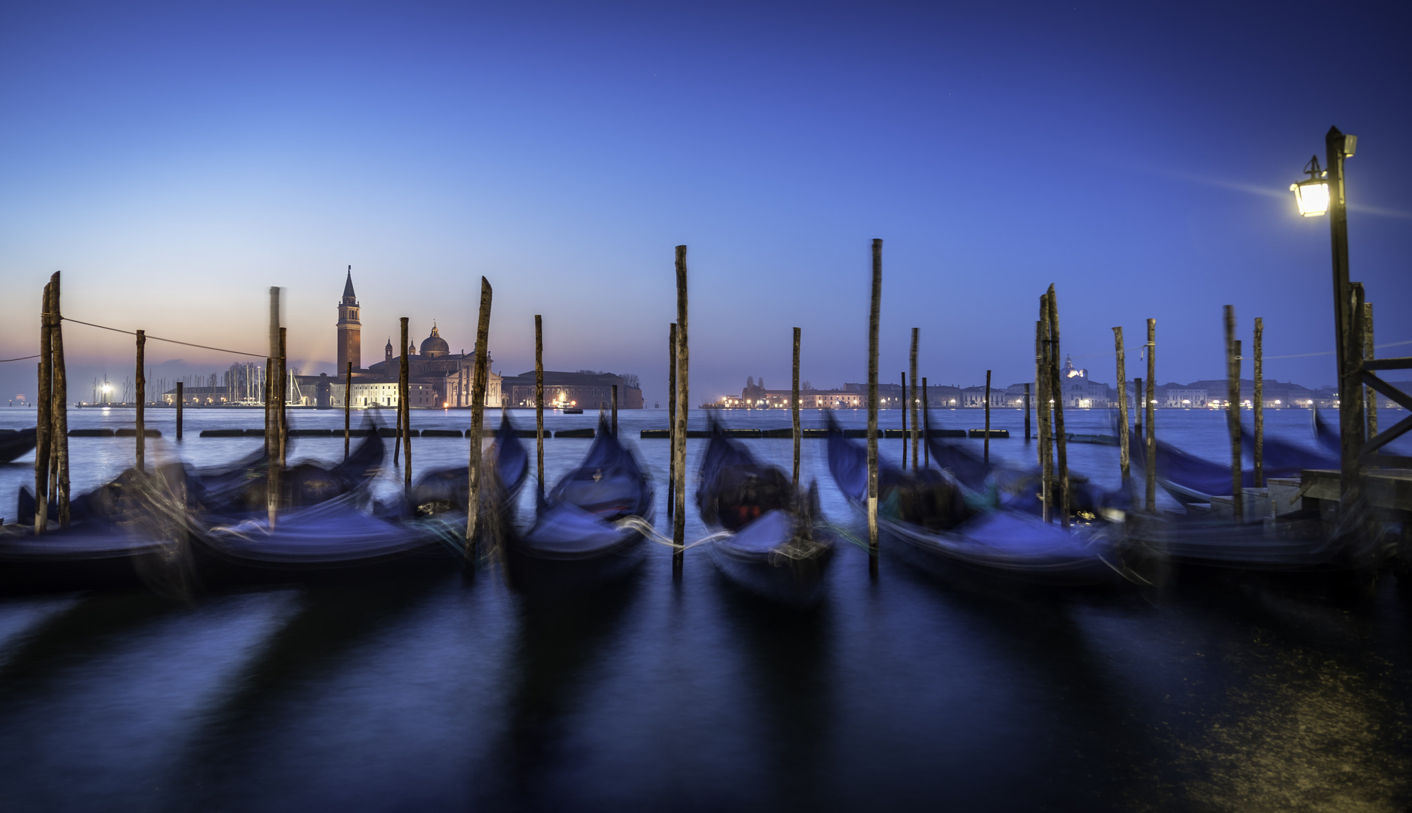 Sony a7R + Sony FE 24-240mm F3.5-6.3 OSS sample photo. Gondola sunrise photography