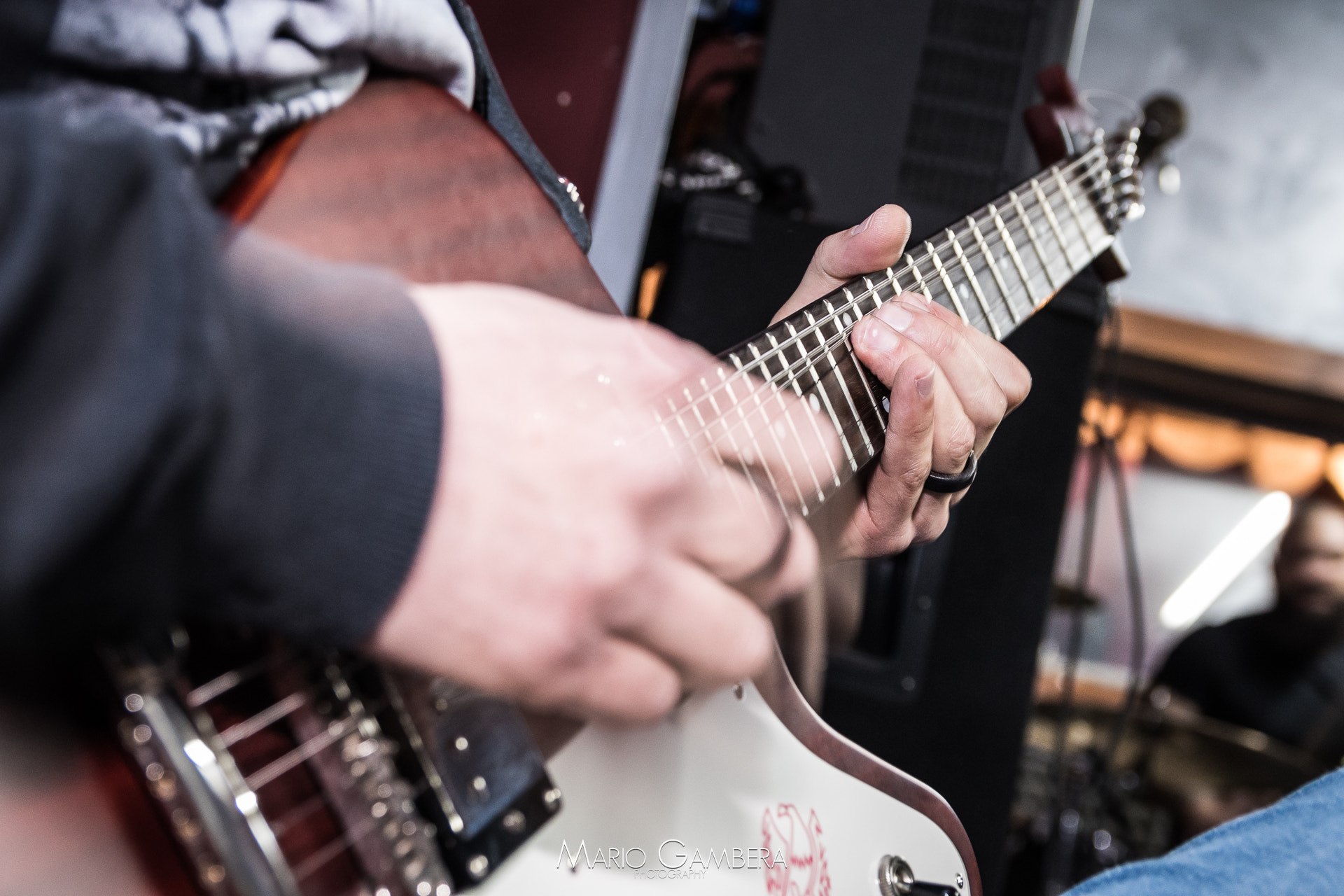 Sigma 17-50mm F2.8 EX DC OS HSM sample photo. The guitarist photography