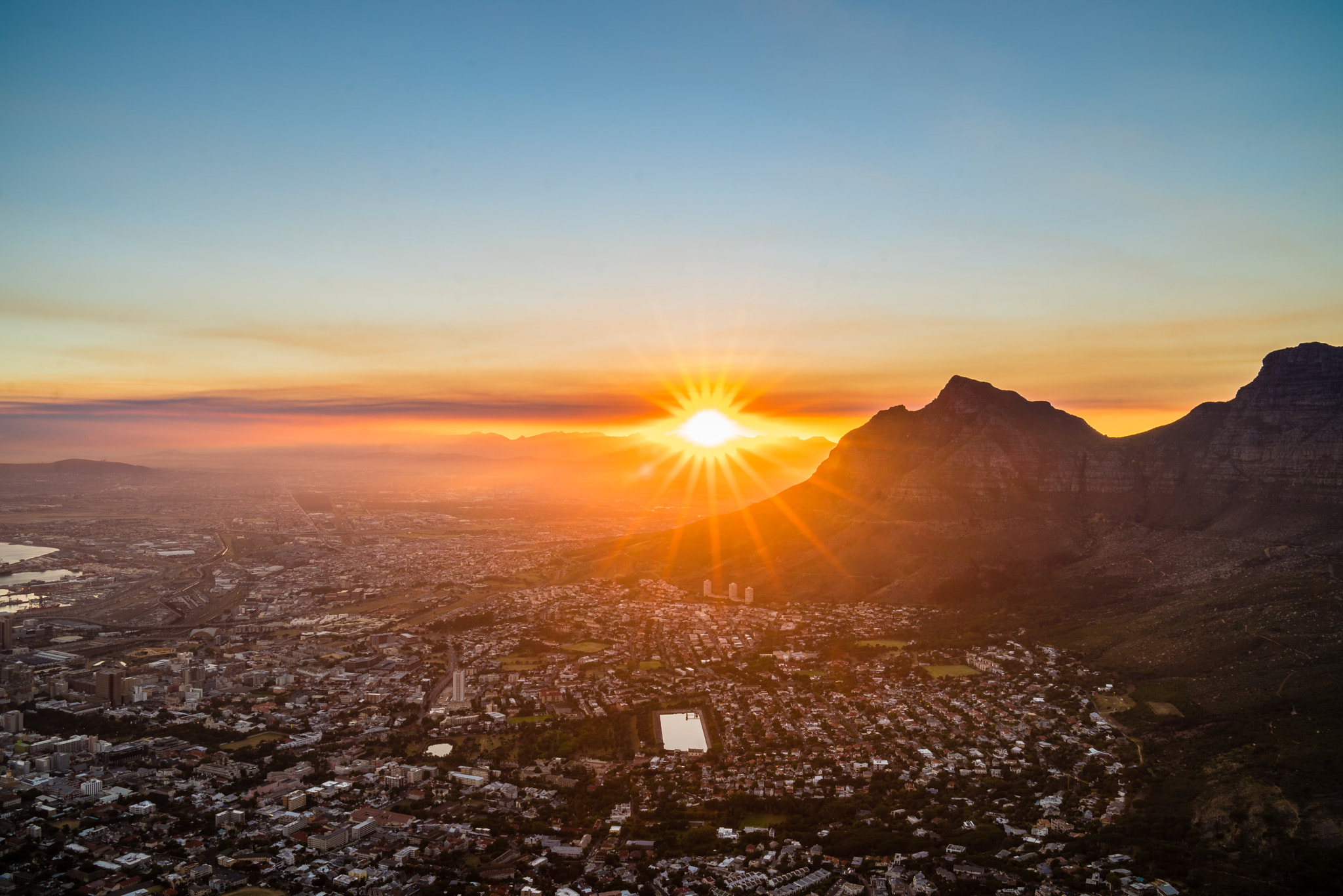 Canon EF 16-35mm F4L IS USM sample photo. Sunrise in cape town photography
