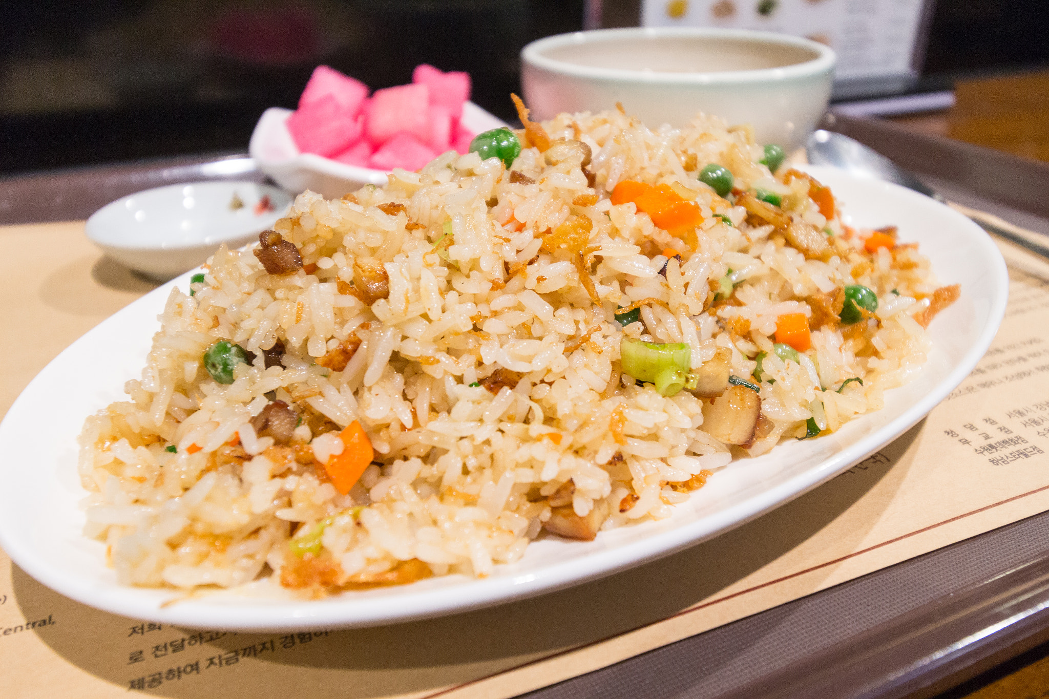 Canon EOS 100D (EOS Rebel SL1 / EOS Kiss X7) + Canon EF-S 10-18mm F4.5–5.6 IS STM sample photo. Cantonese fried rice. photography