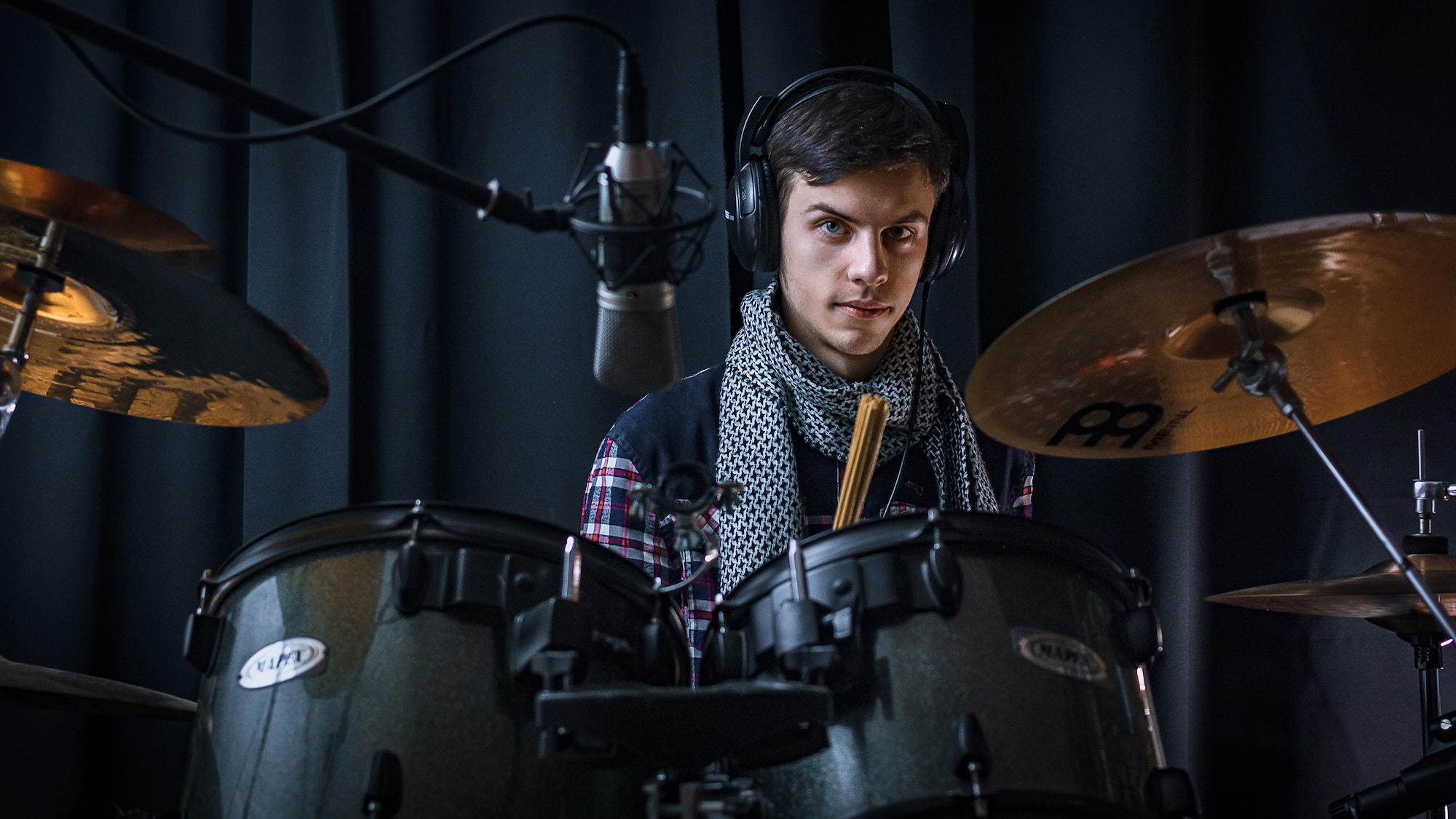Canon EOS 600D (Rebel EOS T3i / EOS Kiss X5) + Canon EF 40mm F2.8 STM sample photo. Drummer photography