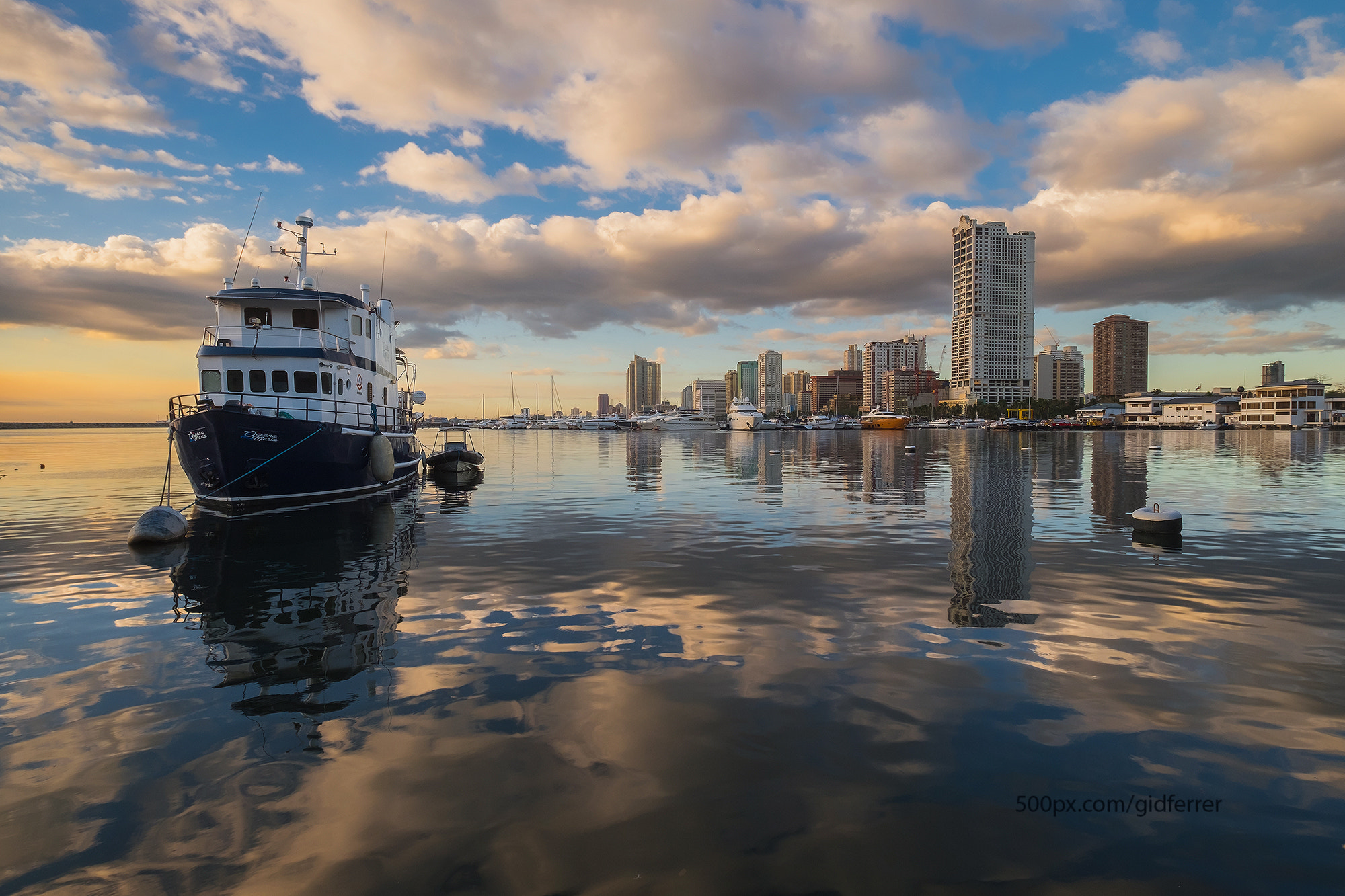 Fujifilm X-E2S + Fujifilm XF 10-24mm F4 R OIS sample photo. Golden dusk photography