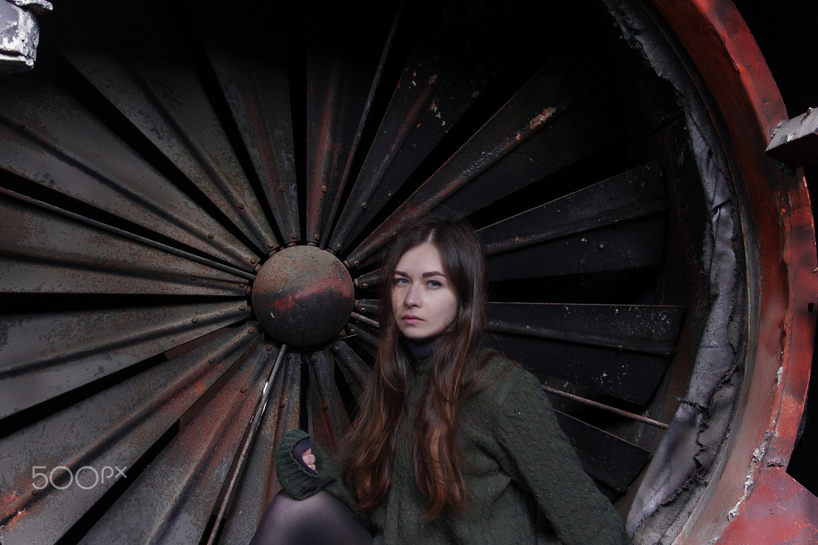 Canon EF 35-105mm f/3.5-4.5 sample photo. The girl in the propeller photography