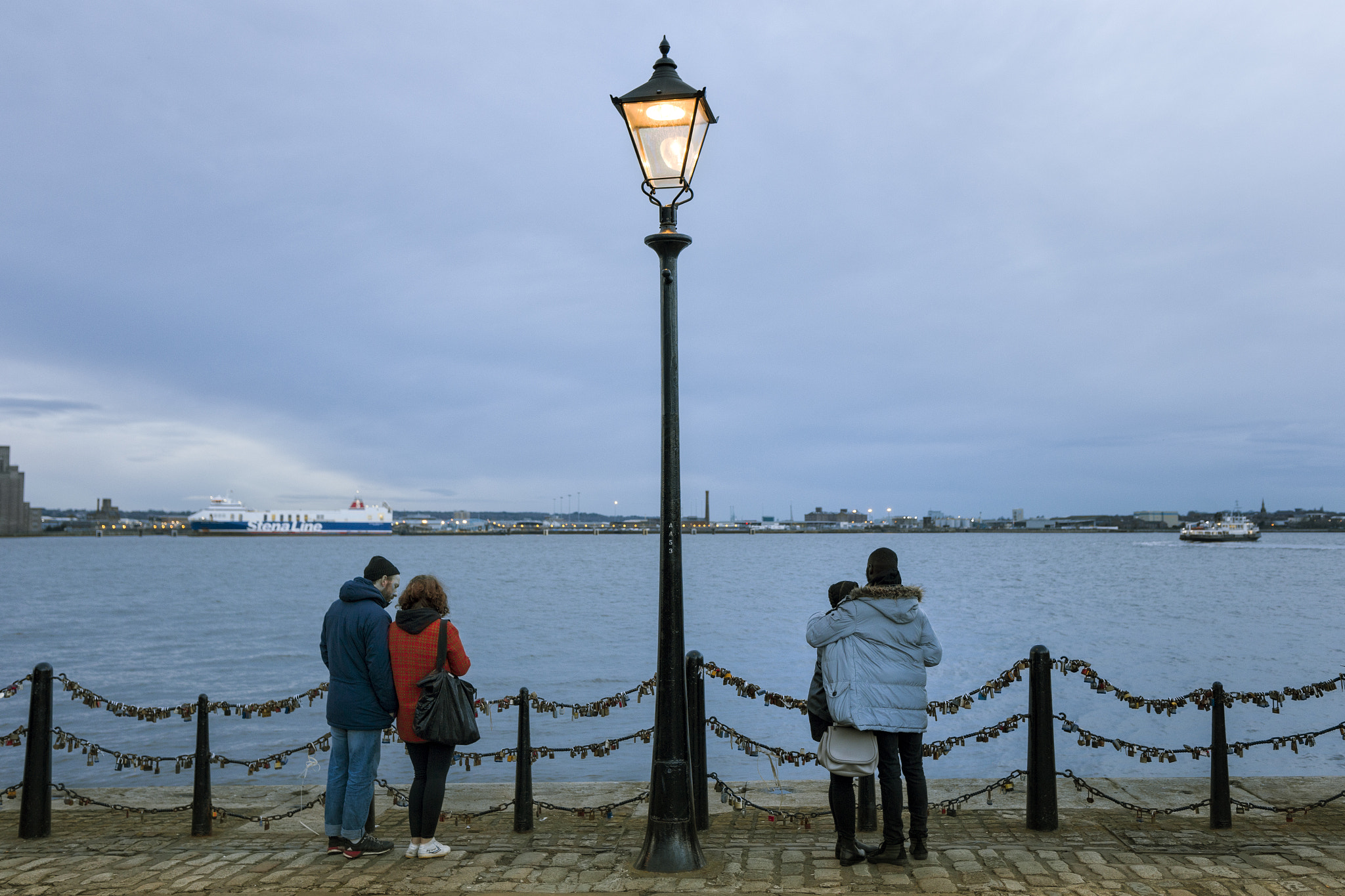Canon EOS 6D + Tamron SP 35mm F1.8 Di VC USD sample photo. At liverpool waterfront, lamp post photography