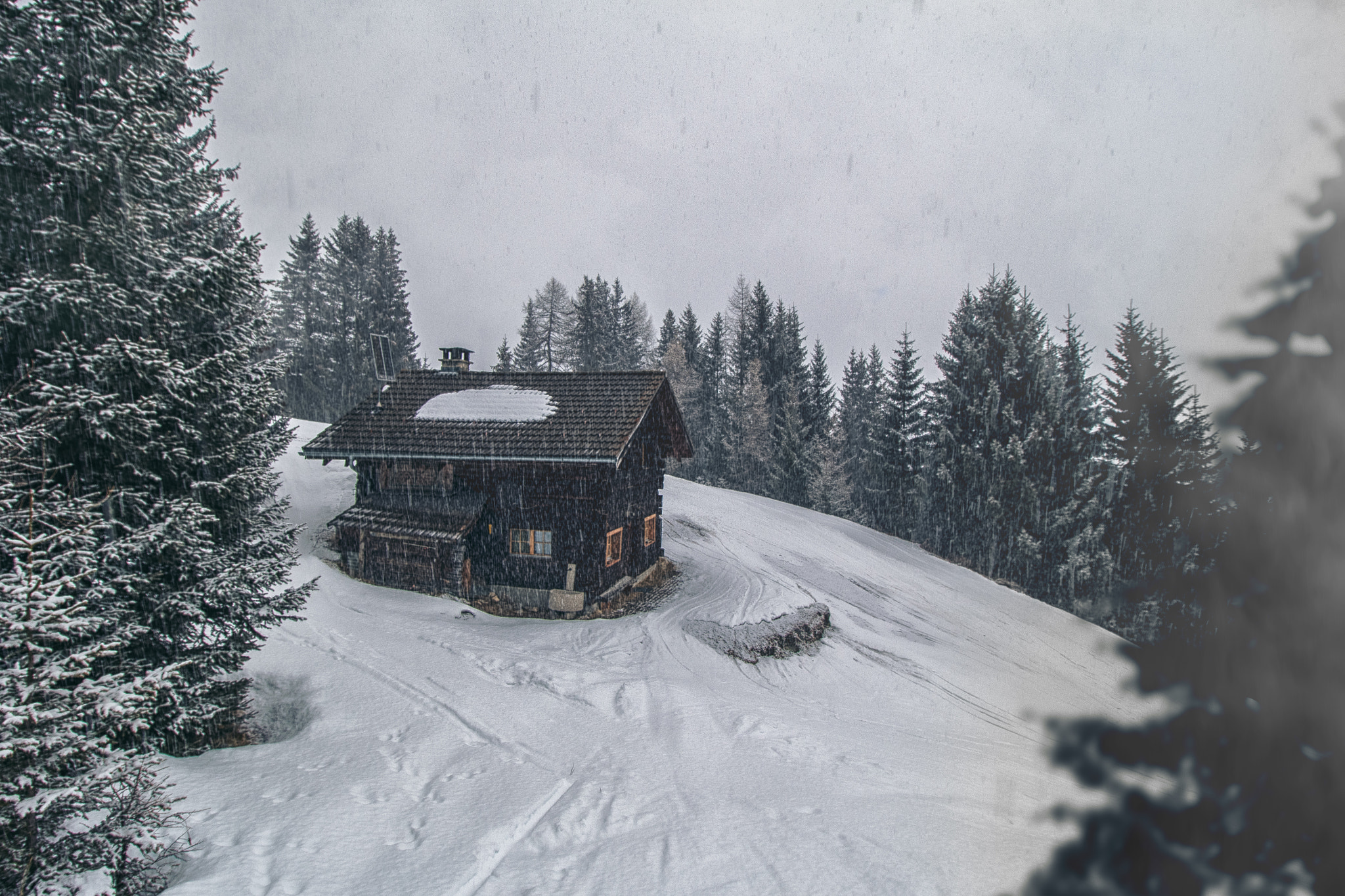 Canon EOS 650D (EOS Rebel T4i / EOS Kiss X6i) sample photo. Snowing in switzerland photography