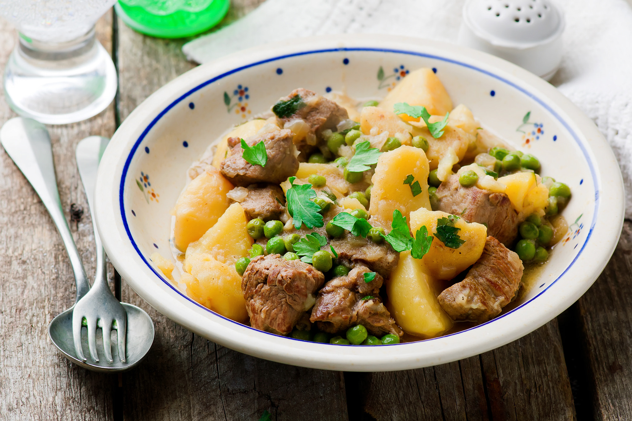 Nikon AF-S Micro-Nikkor 105mm F2.8G IF-ED VR sample photo. Beef and potato fricassee photography
