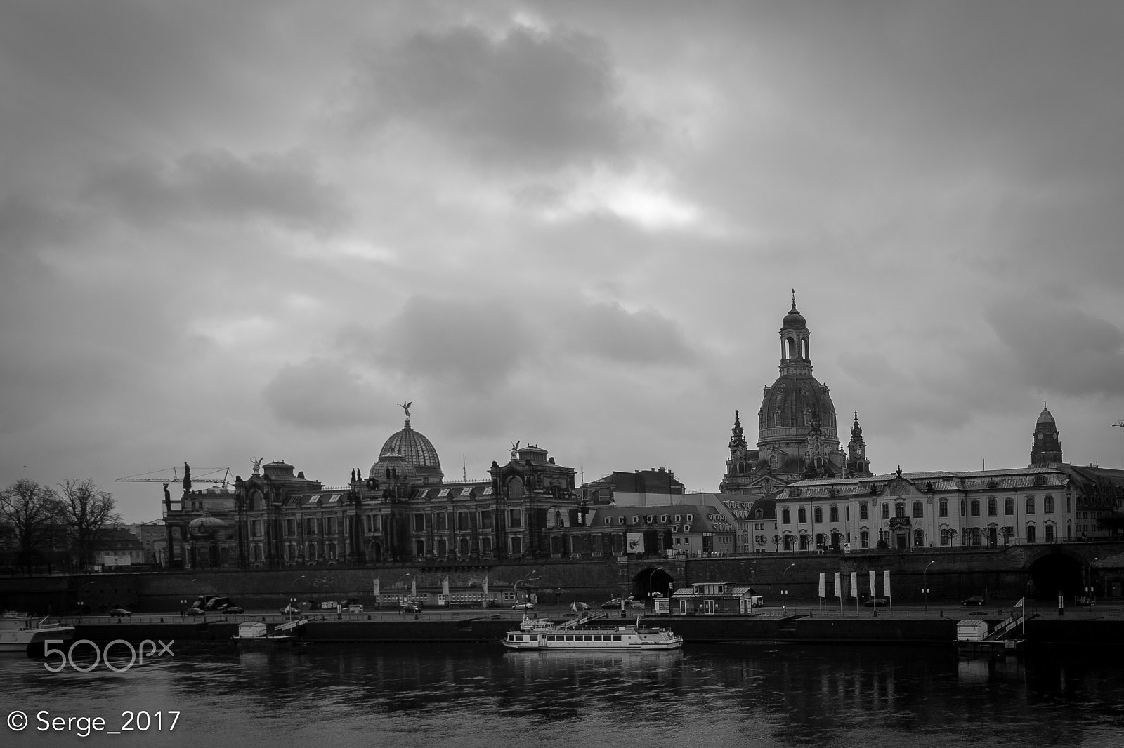 Sony Alpha a5000 (ILCE 5000) + Sony E 16mm F2.8 sample photo. Dresden, brühlsche terrasse b/w photography