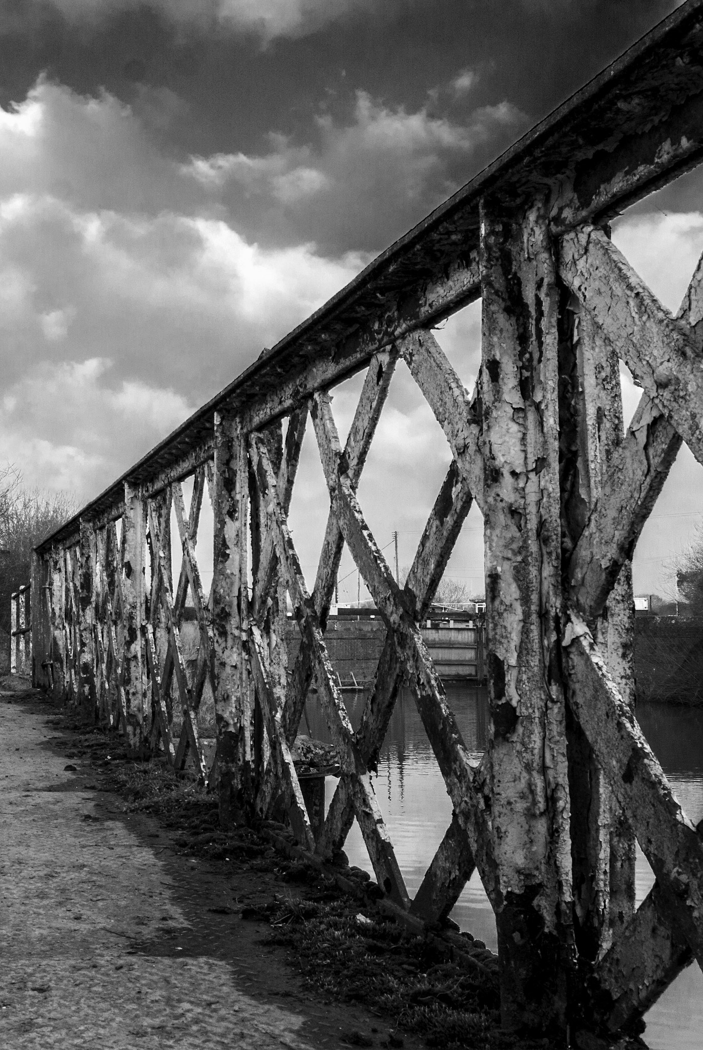 Canon EOS 50D + Canon EF 17-40mm F4L USM sample photo. Old foot bridge photography