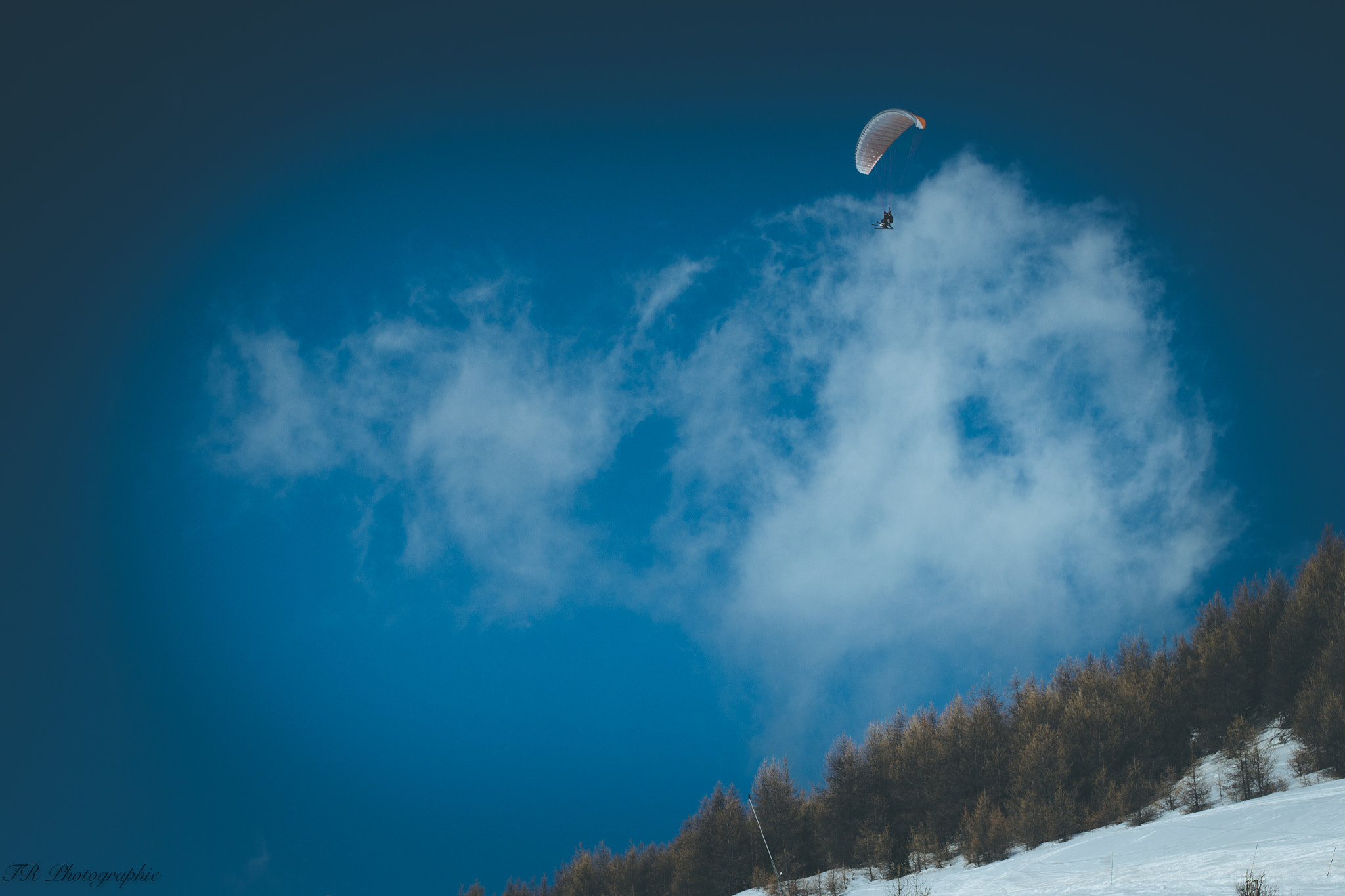 Canon EOS 100D (EOS Rebel SL1 / EOS Kiss X7) + Canon EF 50mm F1.4 USM sample photo. Freedom of paragliding photography