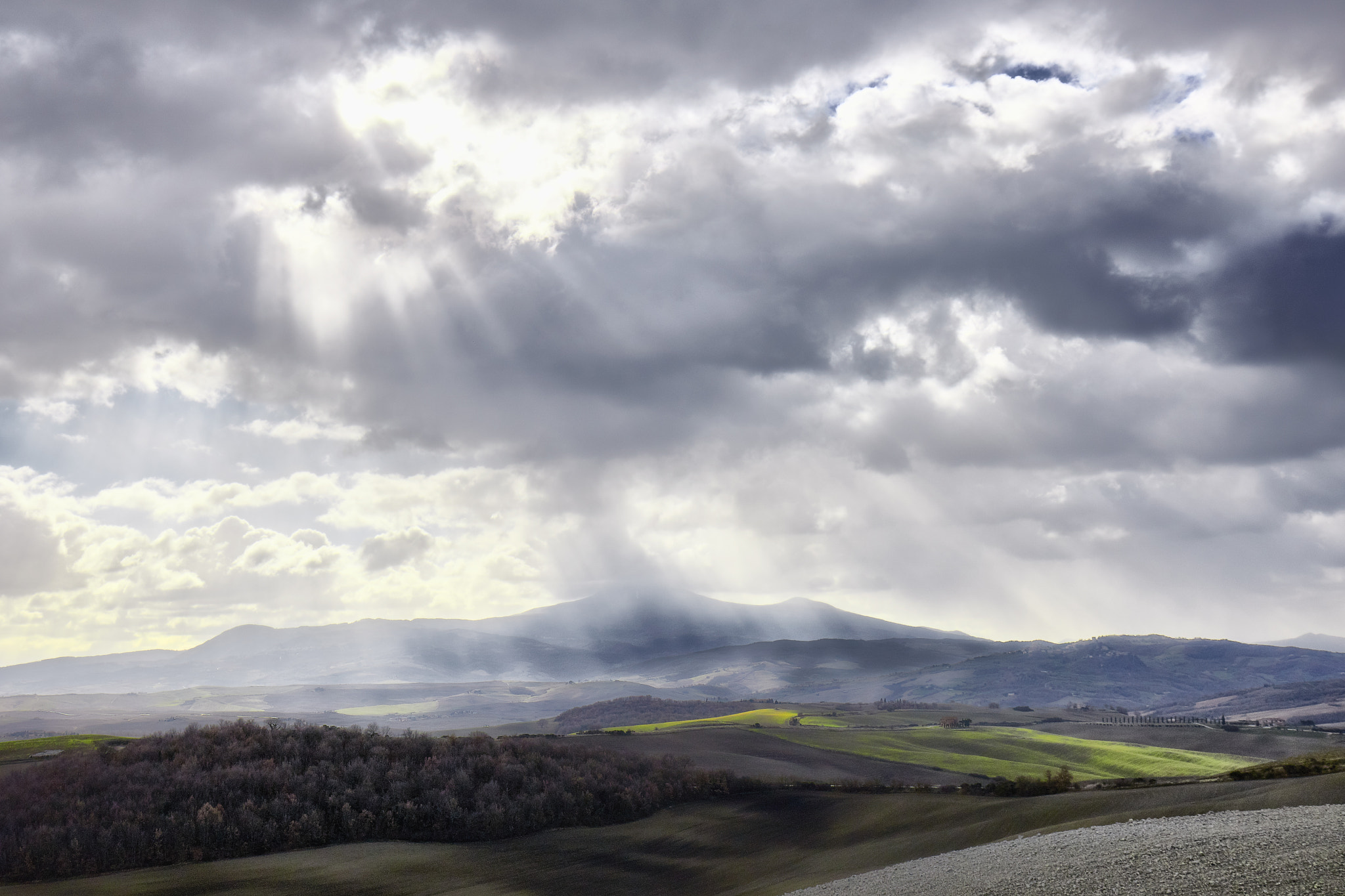 Canon EOS 760D (EOS Rebel T6s / EOS 8000D) sample photo. Nuvole invernali in val d'orcia photography