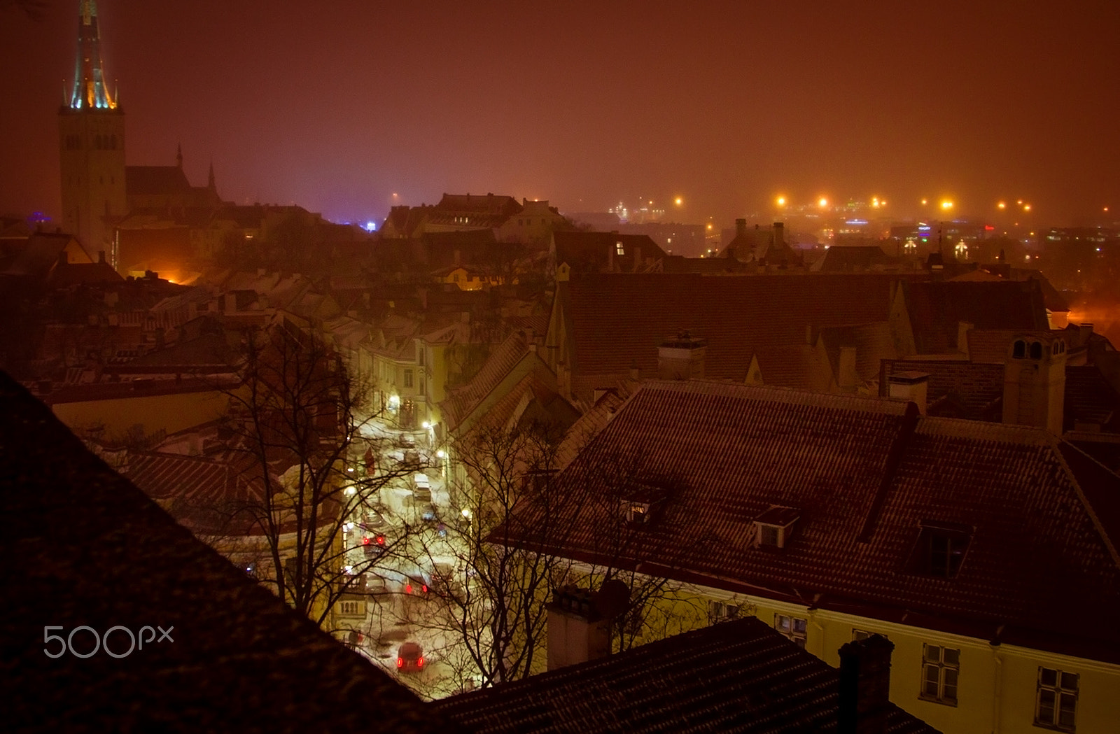 Canon EOS 550D (EOS Rebel T2i / EOS Kiss X4) sample photo. Old tallinn roofs at night photography