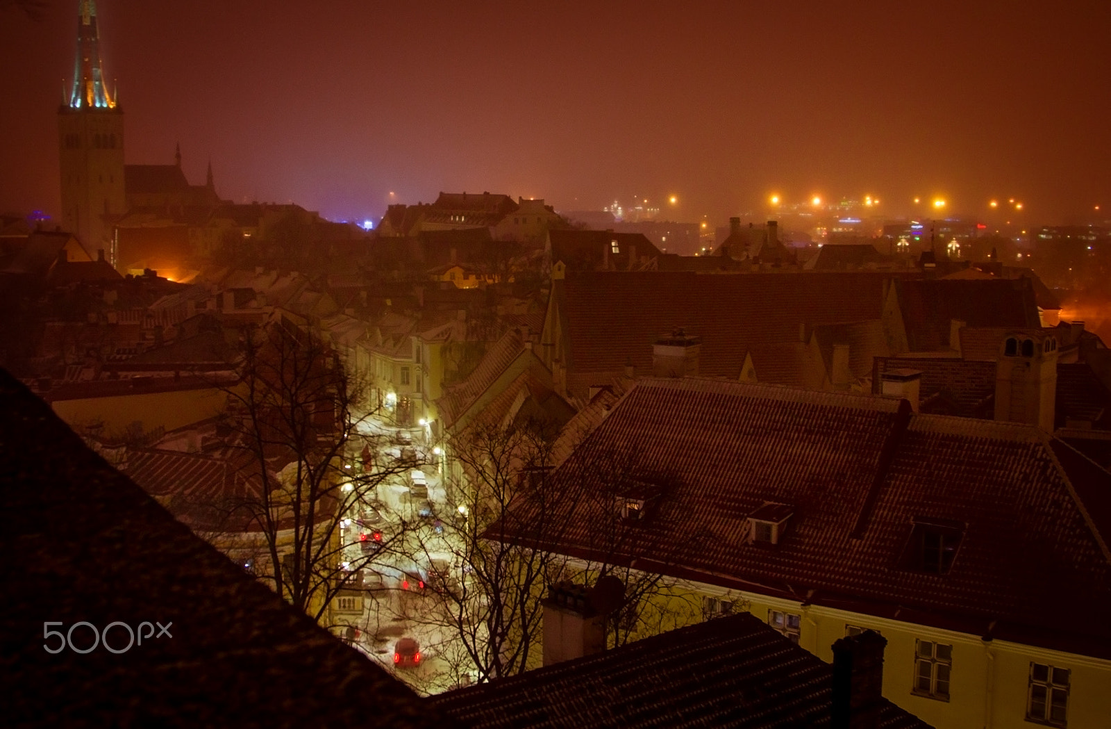 Canon EOS 550D (EOS Rebel T2i / EOS Kiss X4) + Canon EF 24-105mm F4L IS USM sample photo. Old tallinn roofs at night photography